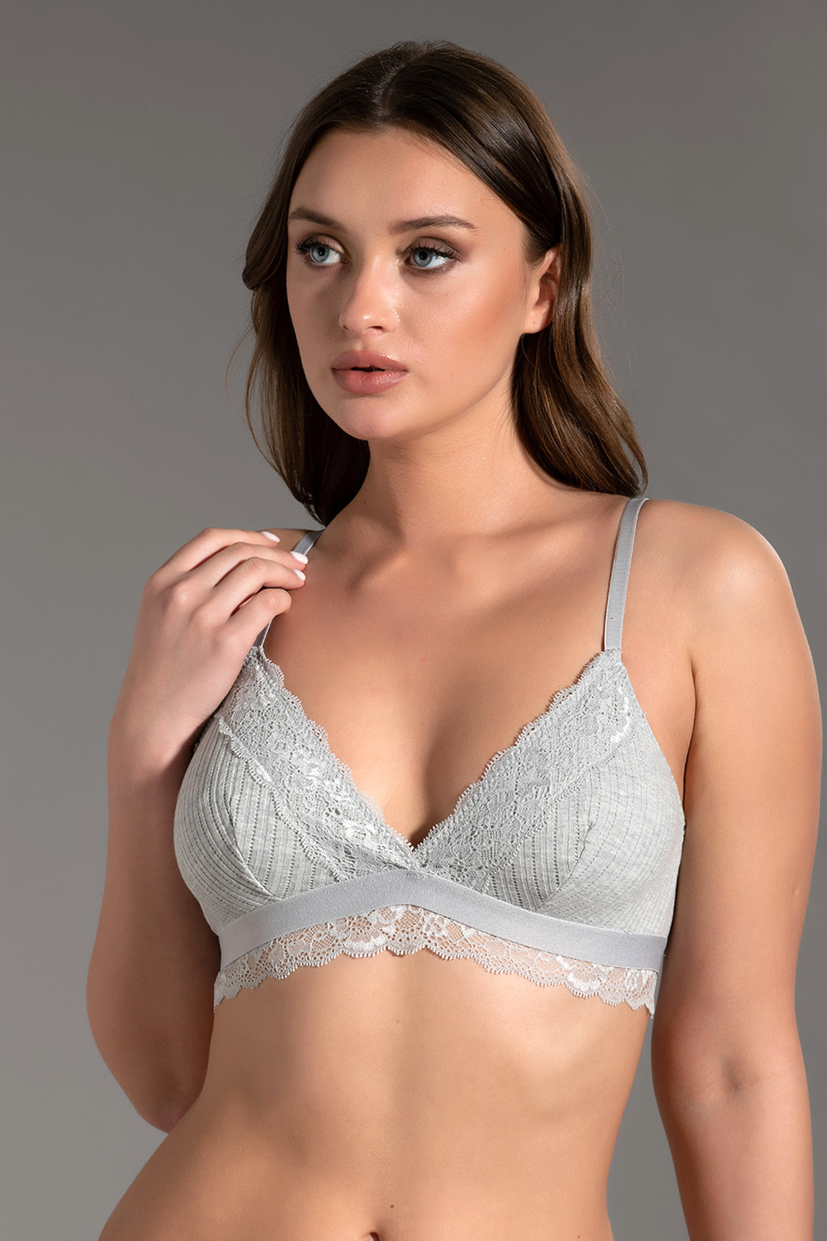 8130 - Desteksiz First Bra Sütyen