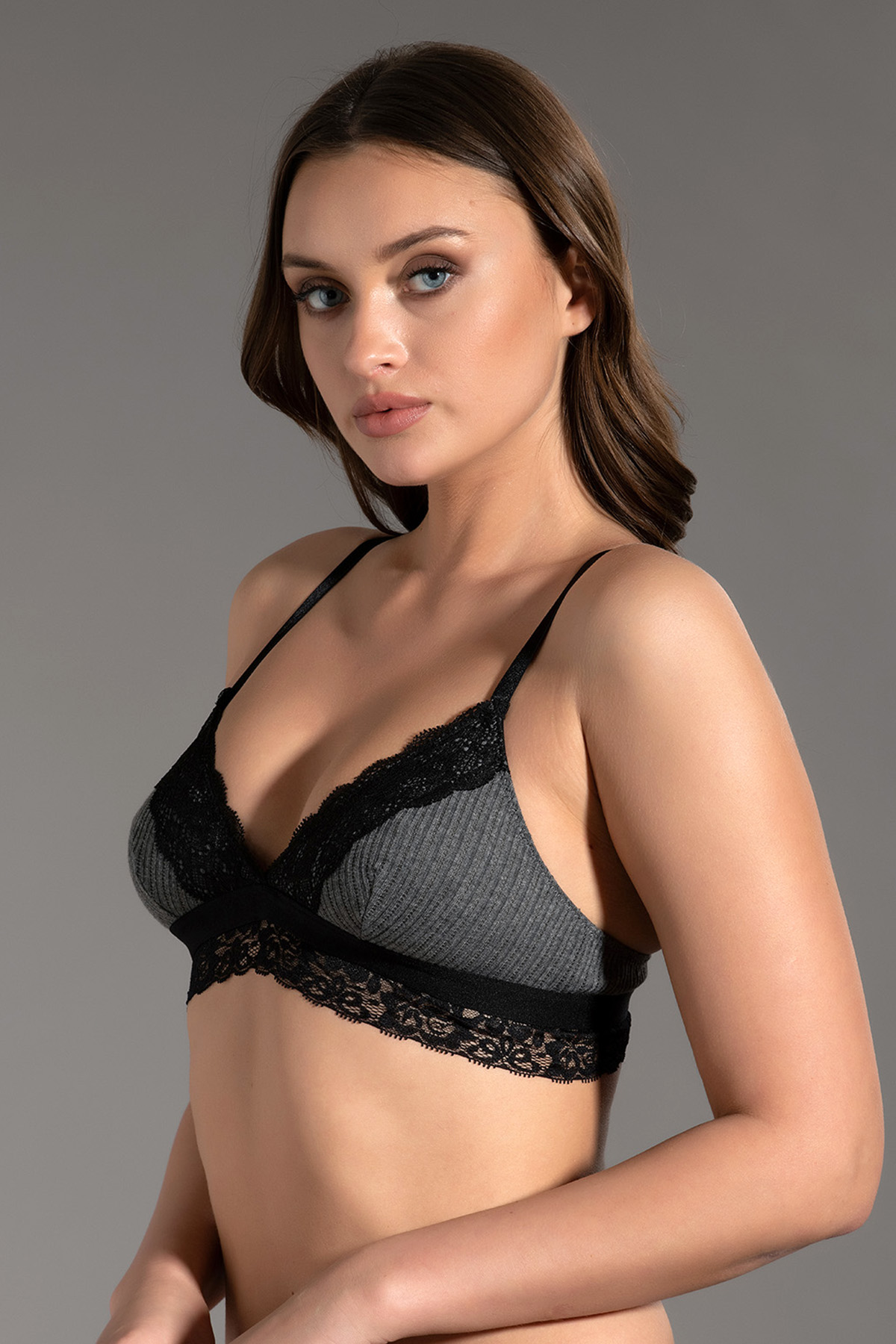 8130 - Desteksiz First Bra Sütyen