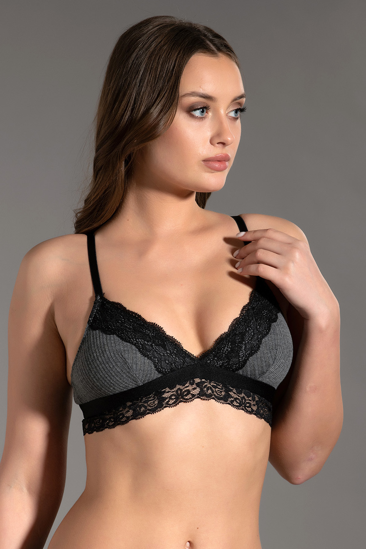 8130 - Desteksiz First Bra Sütyen
