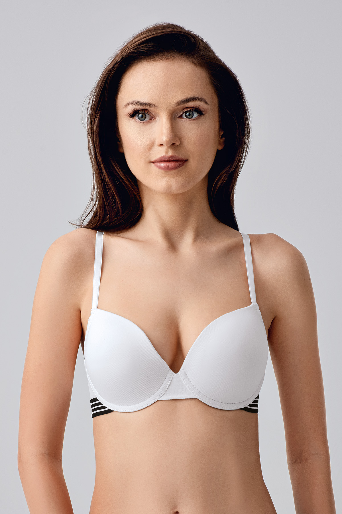 8133 - Desteksiz First Bra Sütyen