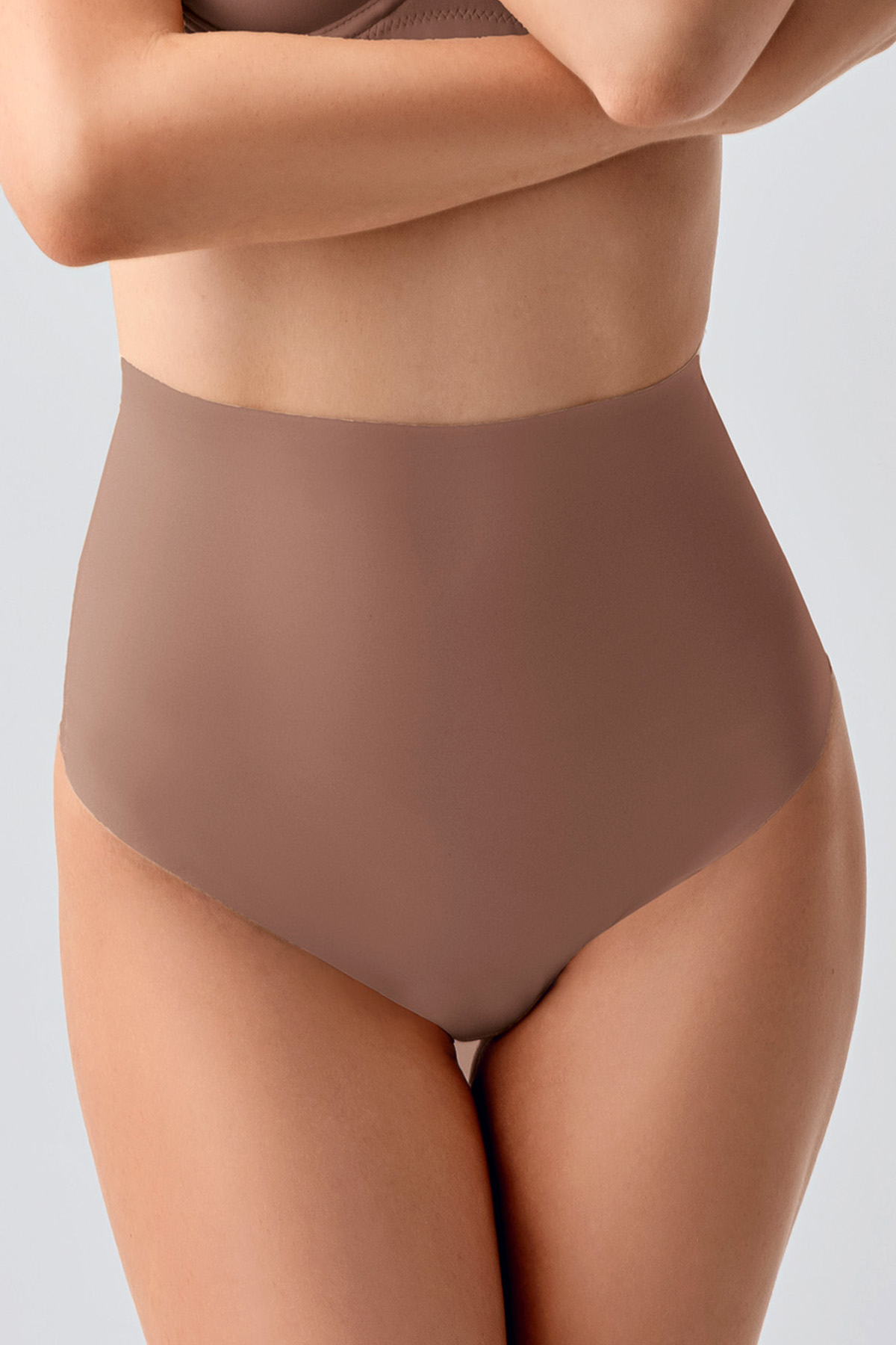 9206 - Yuksek Bel String Lazer Kesim Külot