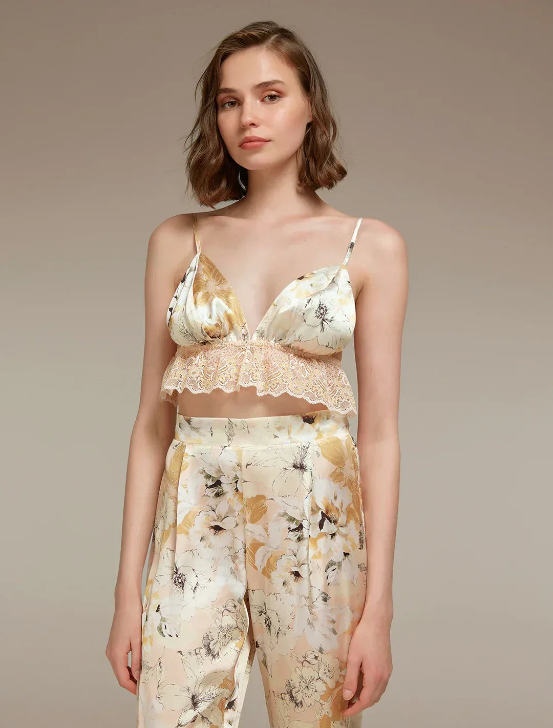 Açık Sarı Çiçekli Bralet ve Sabahlıklı Saten Pijama Takımı 1338