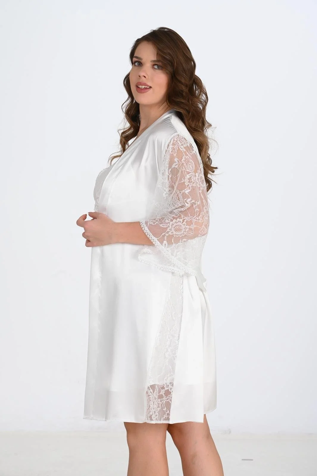 Ahu 2li Ekru Sabahlık Takımı Bigsize 6200, beyaz saten ve dantel detaylı, kadınlar için büyük boy sabahlık seti