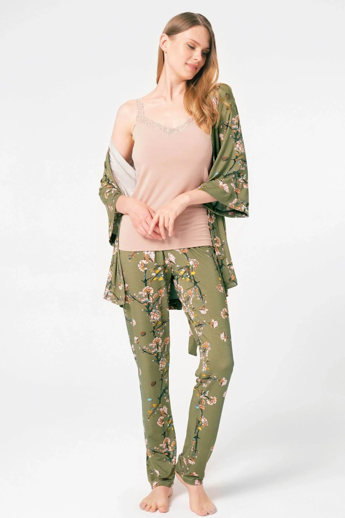 Anıl Anıl 5792 İp Askılı V Yaka Viskon Çiçek Desenli Kışlık Örme Normal Bel Bağlamalı Dantel Detaylı Pijama Takımı Sabahlık Pijama Takımları Toptan