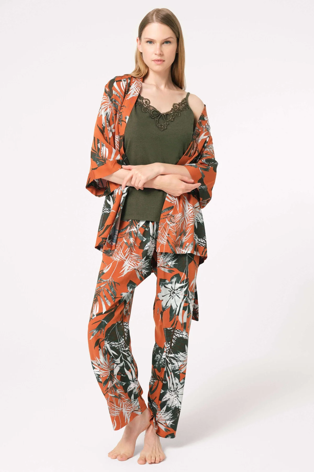 Anıl Anıl 5795 İp Askılı V Yaka Viskon Çiçek Desenli Kışlık Örme Normal Bel Nakış Detaylı Pijama Takımı Sabahlık Gecelik & Sabahlık Toptan