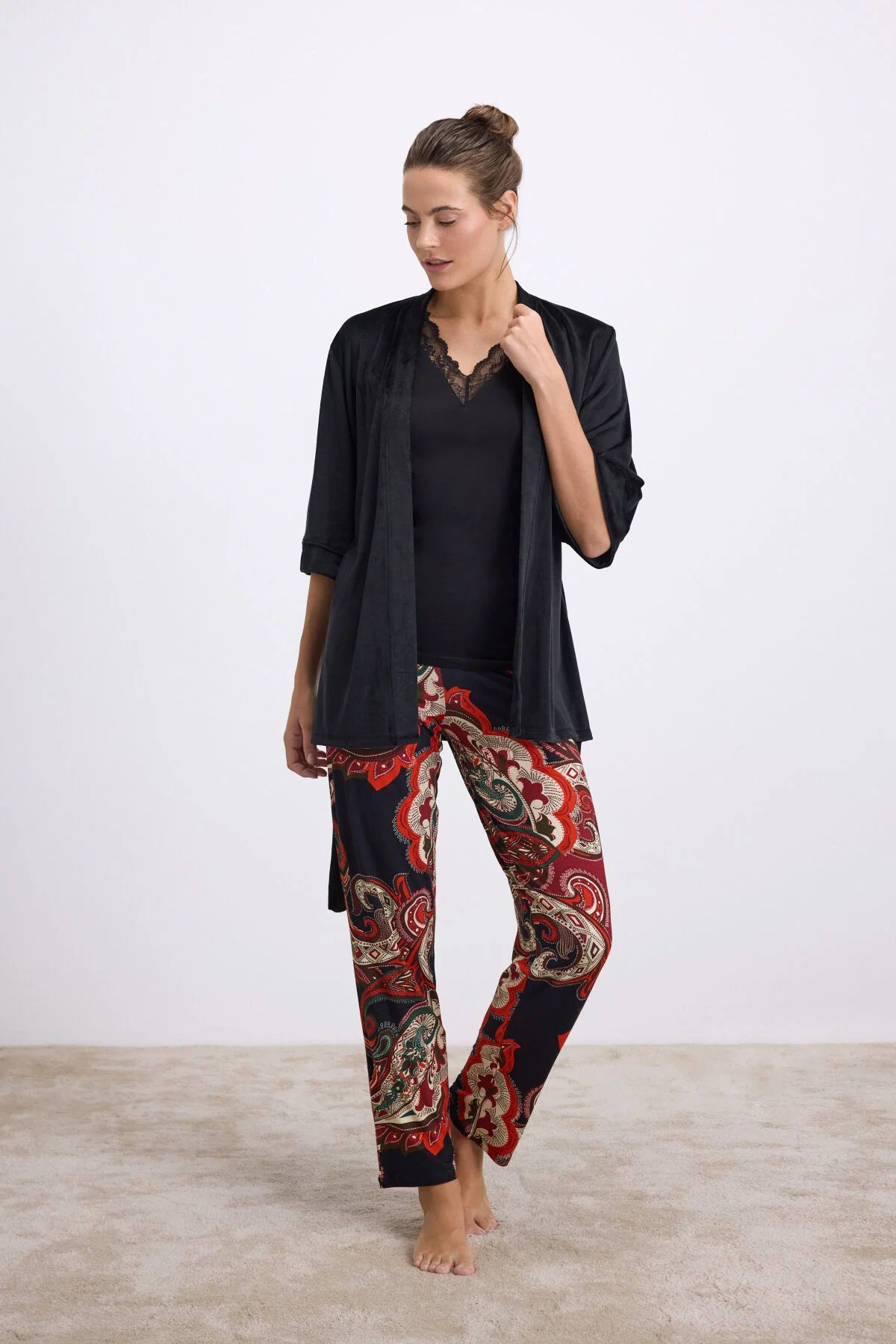 Anıl Anıl Kadın Desenli Pantolonlu 3’lü Set – Sabahlık, Dantel Detaylı Atlet ve Pantolon Takımı (11546) Gecelik & Sabahlık Toptan