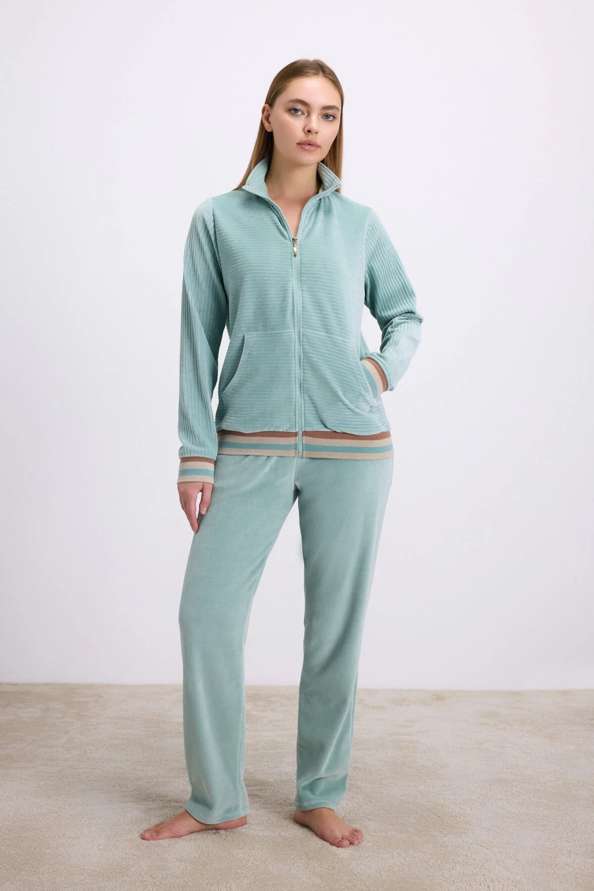 Anıl Kadın Kadife Dokulu Uzun Kollu Sweatshirt ve Pantolon Takımı (11588)