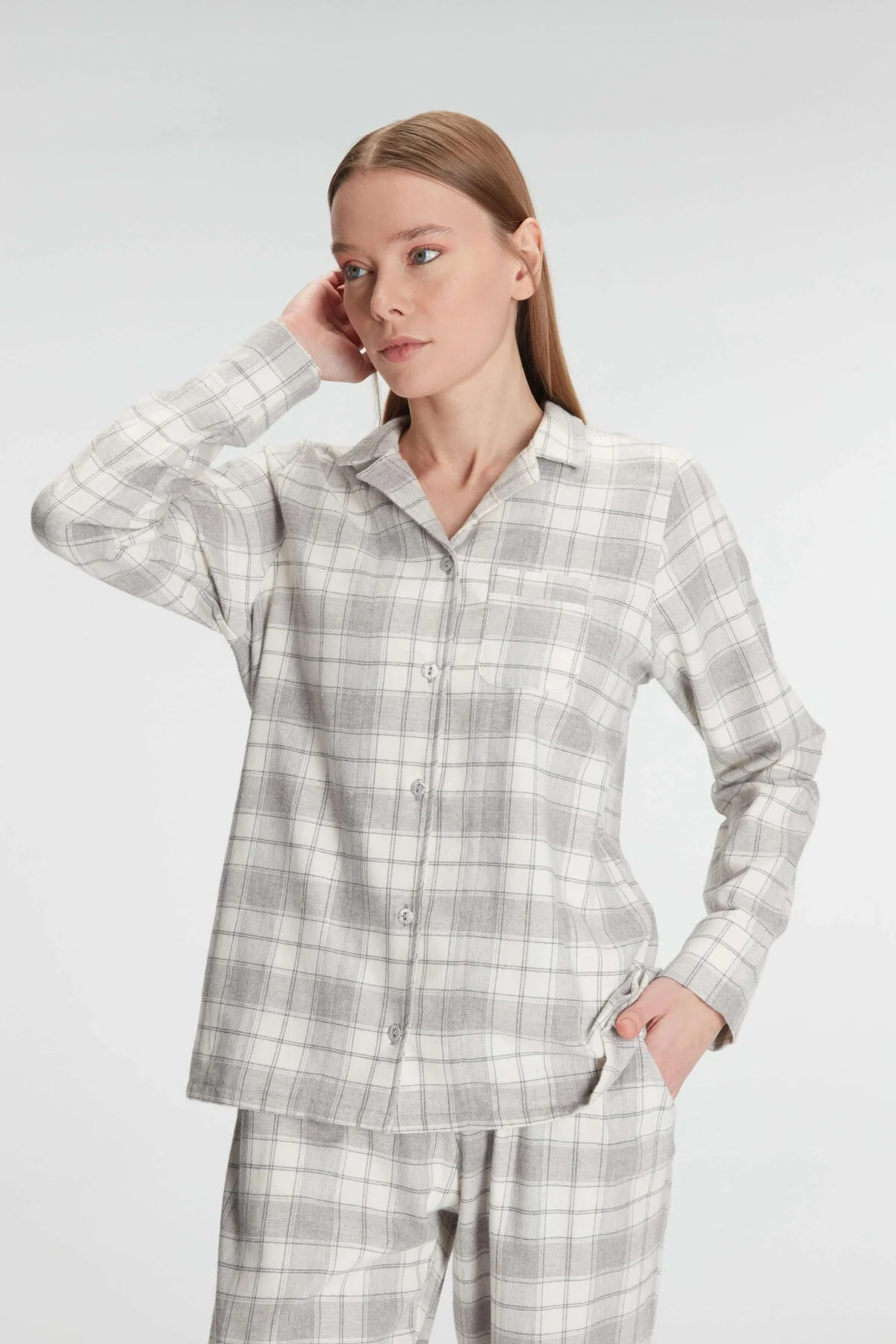 Anıl marka kadın kare desenli pamuklu pijama takımı, gri beyaz kareli uzun kollu gömlek ve pantolon, rahat ev konforu