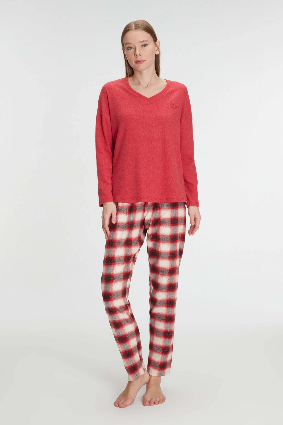 Anıl Anıl Kadın Pamuklu Kışlık Uzun Kollu Kare Desenli Pijama Takımı Sıcak ve Rahat Ev Konforu 11317 Pijama Takımları Toptan