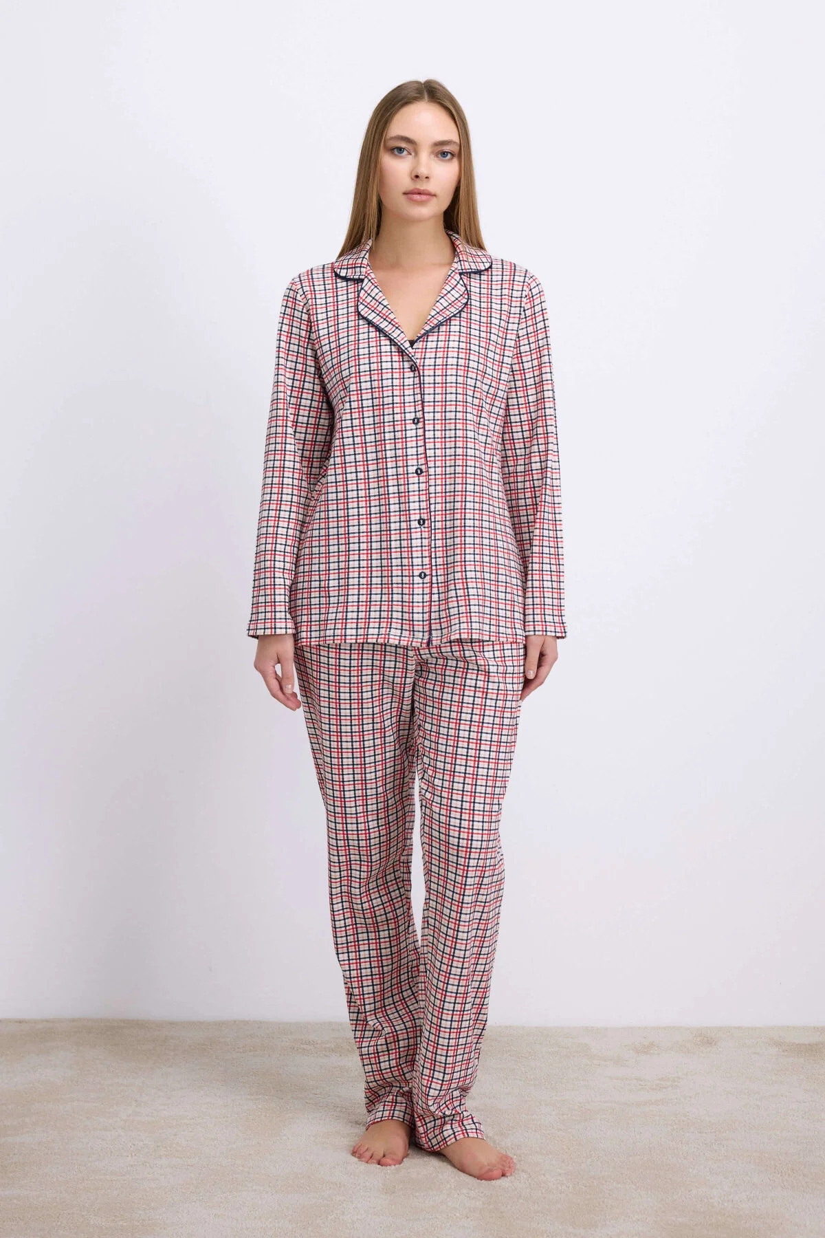 Anıl Kadın Pamuklu Uzun Kol Düğmeli Gömlek ve Ekose Pantolon Pijama Takımı Zamansız Şıklık 11627