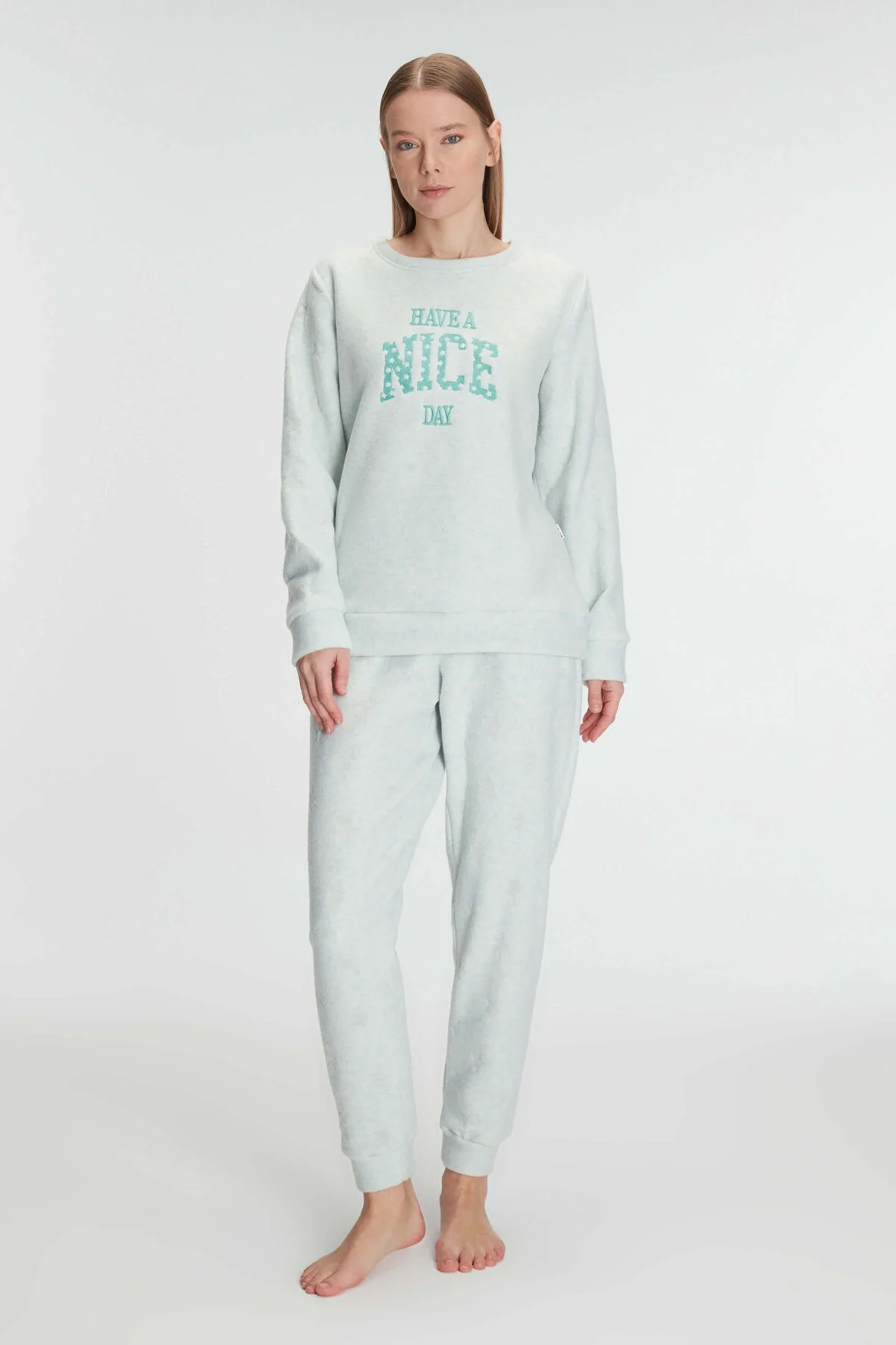 Anıl Anıl Kadın Uzun Kollu Polar Pijama Takımı – Yumuşak Dokulu, Sıcak Tutan Kışlık Takım 11269 Pijama Takımları Toptan