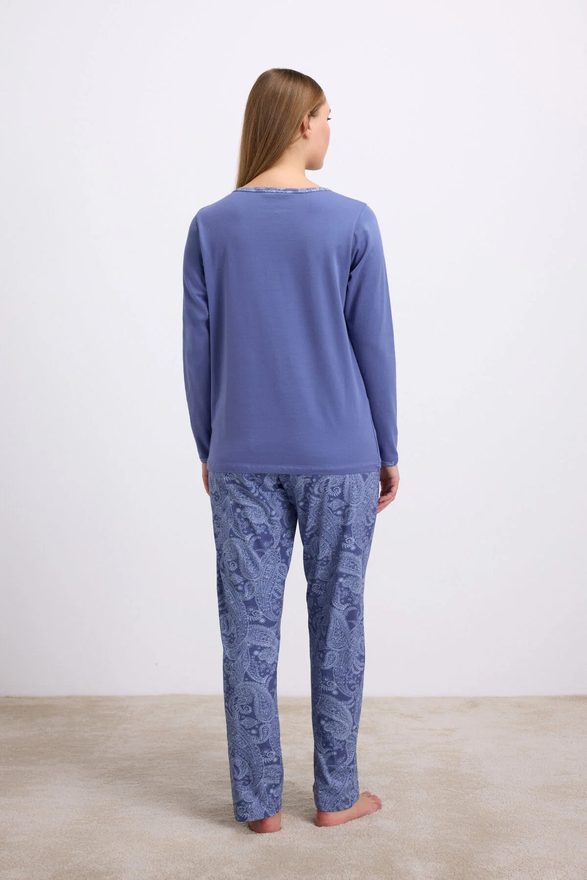 Anıl marka kadın uzun kollu pijama takımı, mavi desenli pantolon ve üst, erişilebilirlik için optimize edilmiş görsel