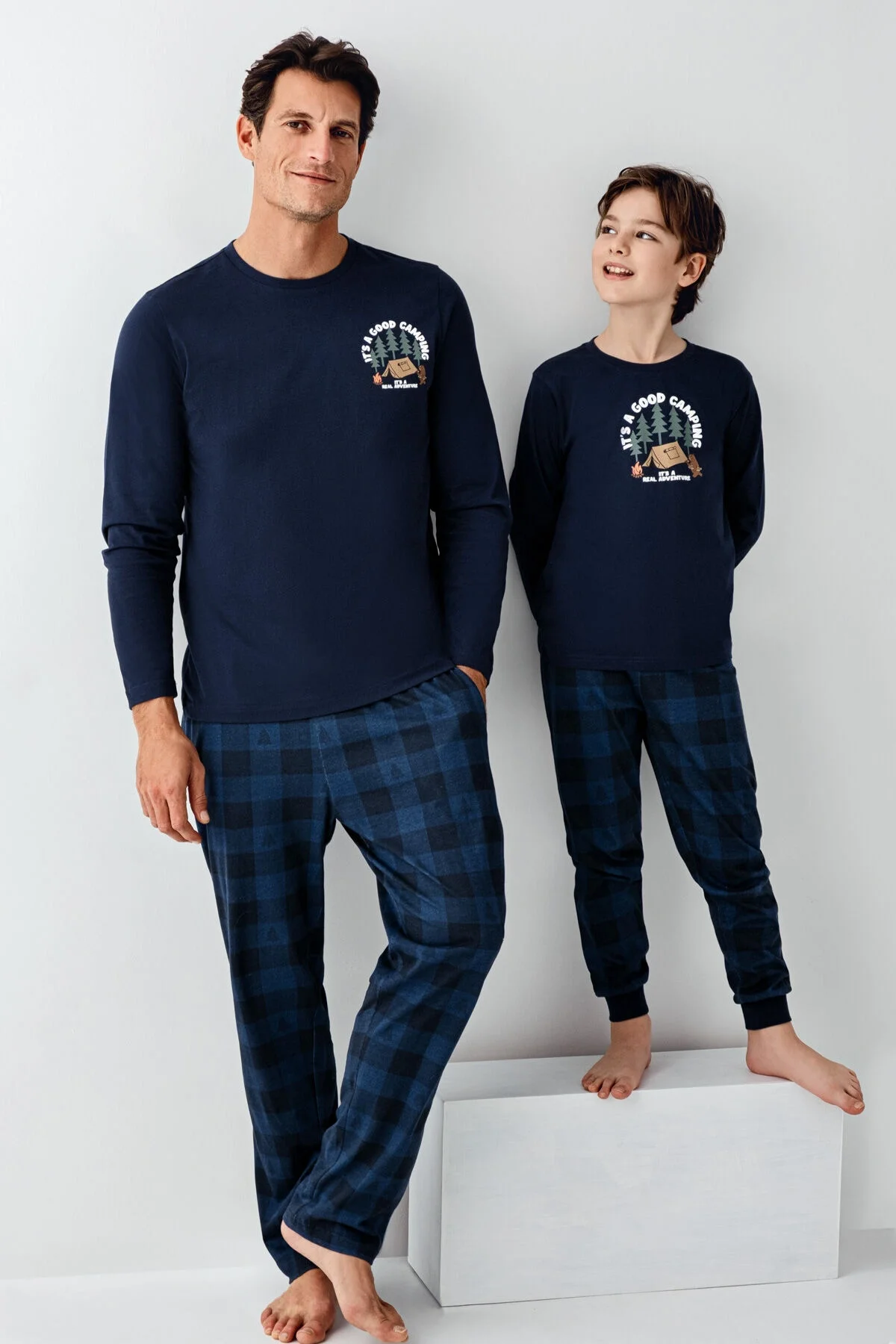 Lacivert kareli pijama takımı, Arnetta erkek çocuk pijama, kışlık pijama, çocuk pijama seti, kamp temalı desen