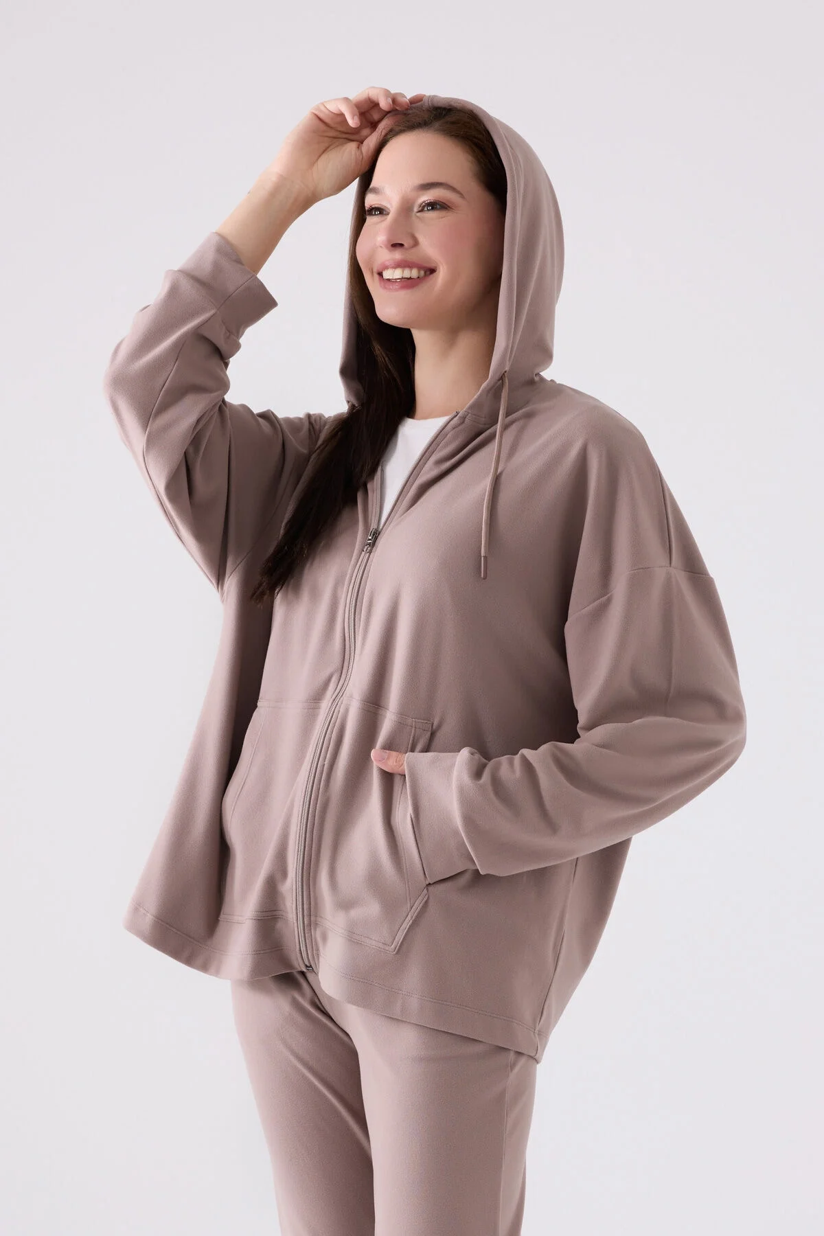 Kahverengi Arnetta kadın pijama takımı, kapüşonlu ceket ve pantolon, rahat günlük giyim, model ön görünüm