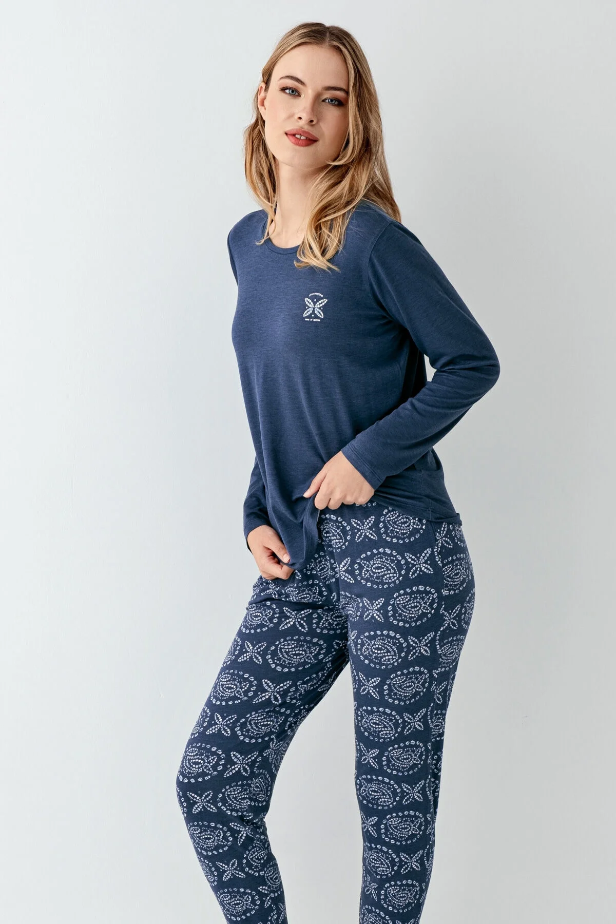 Mavi desenli Arnetta kadın pijama takımı, uzun kollu üst ve desenli pantolon, kadın iç giyim