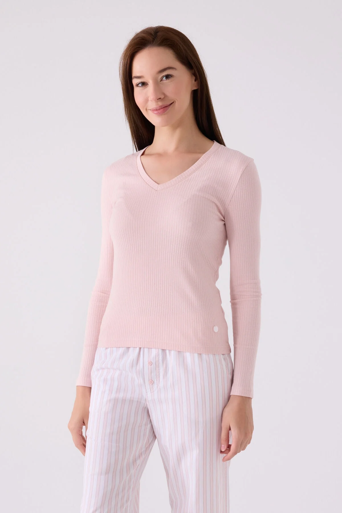 Arnetta Kadın Pembe Pijama Takımı, uzun kollu ribbed üst ve çizgili pantolon, rahat uyku giyimi