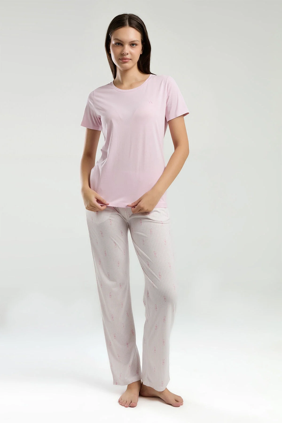 Arnetta marka pembe pijama takımı, kadın pijama seti, kısa kollu üst ve çizgili pantolon, rahat uyku giyimi