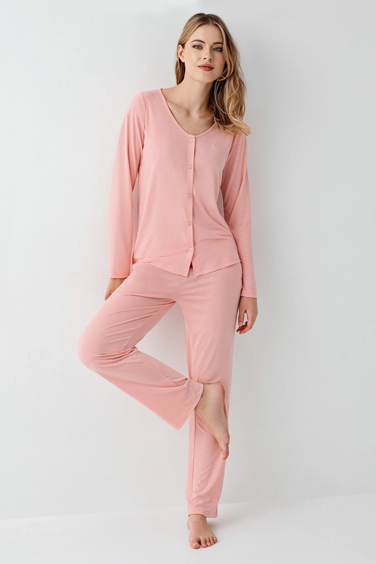 Arnetta marka turuncu pijama takımı, kadın uzun kollu ve uzun pantolonlu pijama, ön düğmeli, rahat günlük giyim