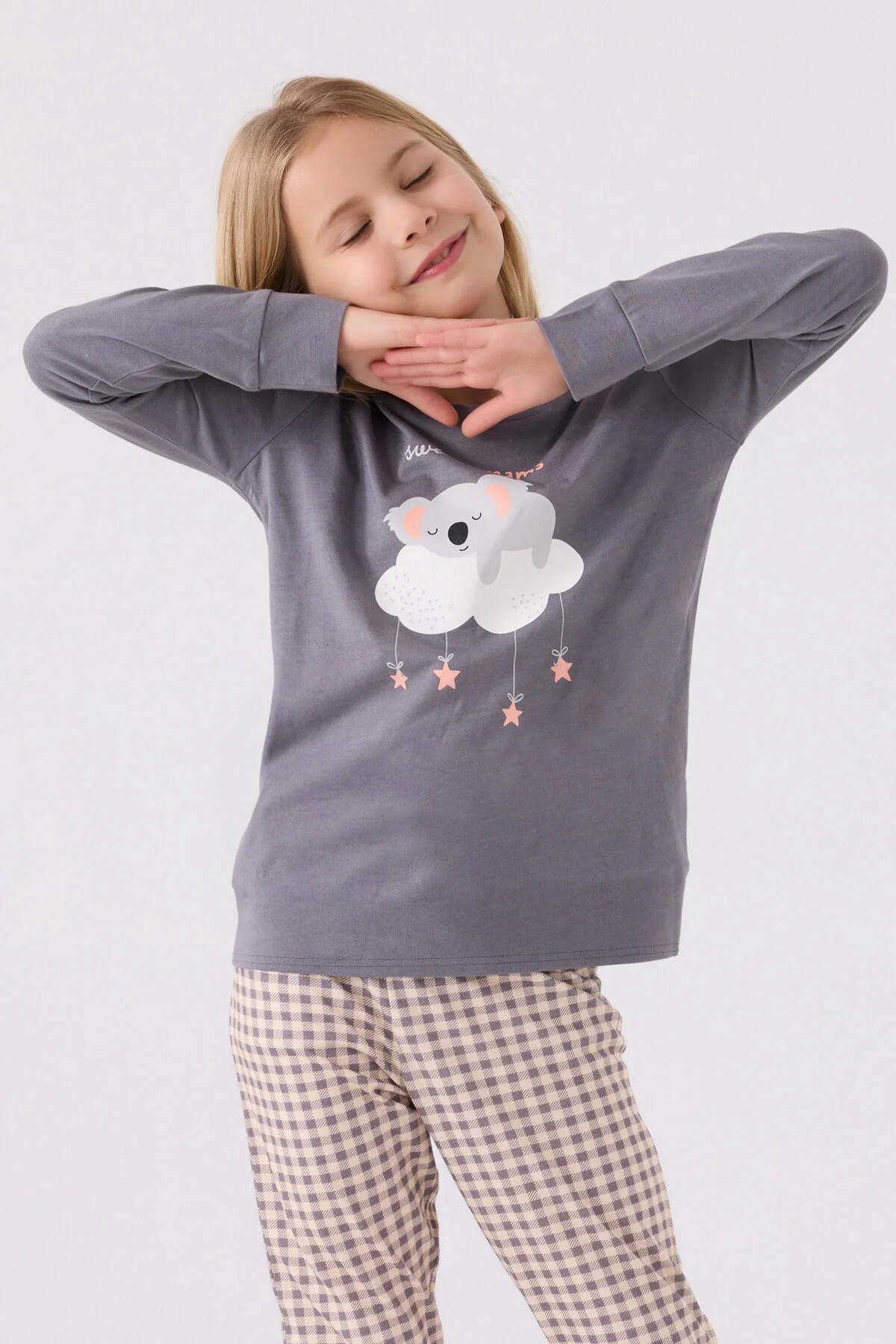 Arnetta kız çocuk antrasit pijama takımı, koyun figürü ve yıldız desenli, kareli pantolonlu, çocuk iç giyim
