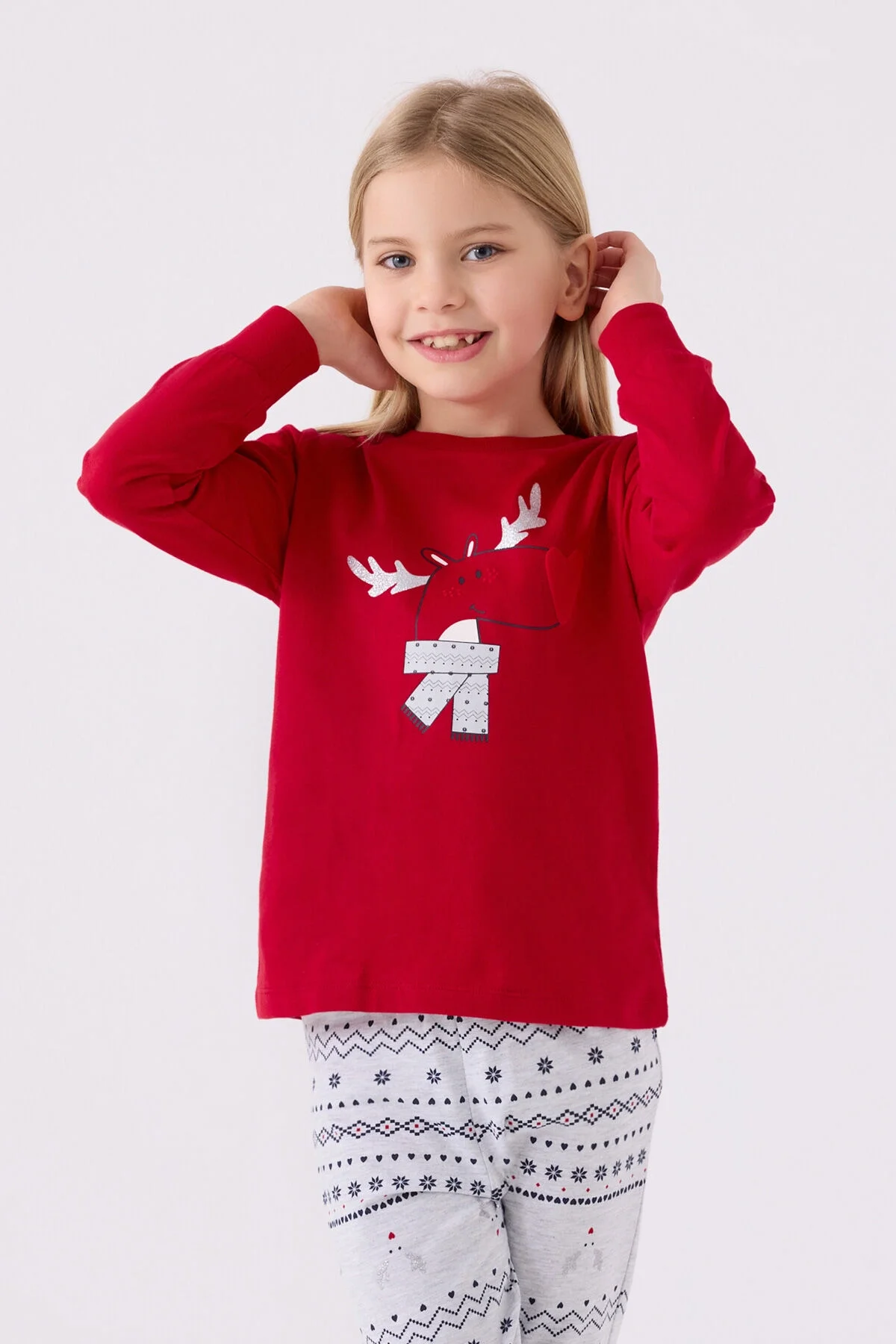 Kız çocuk kırmızı renkli renkli elma desenli pijama takımı, Arnetta markası, sevimli kış motifleri, çocuk pijama seti