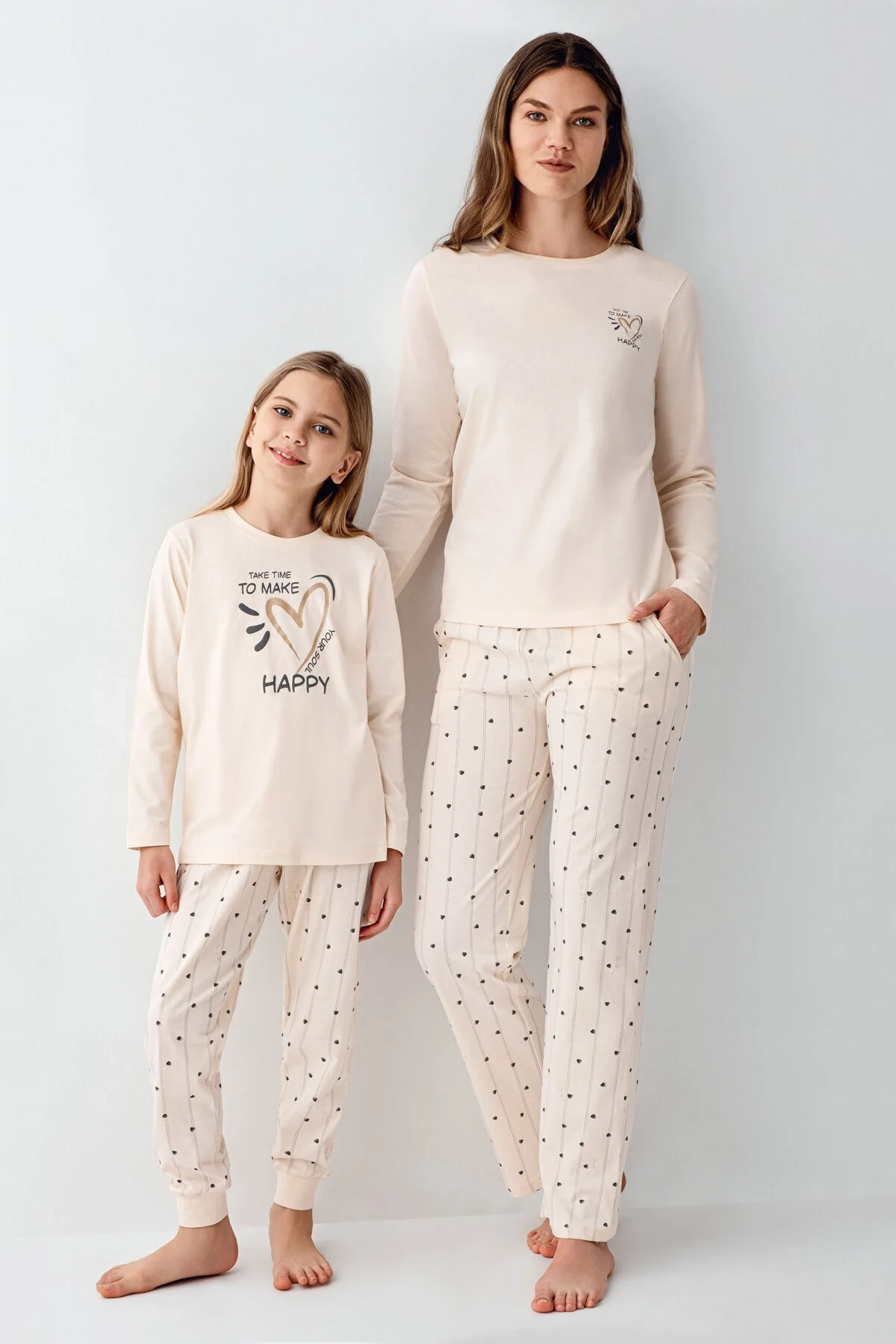 Arnetta Kız Çocuk Krem Pijama Takımı, kalın kumaş, kalp desenli, uzun kollu üst ve çizgili pantolon, çocuk pijama seti