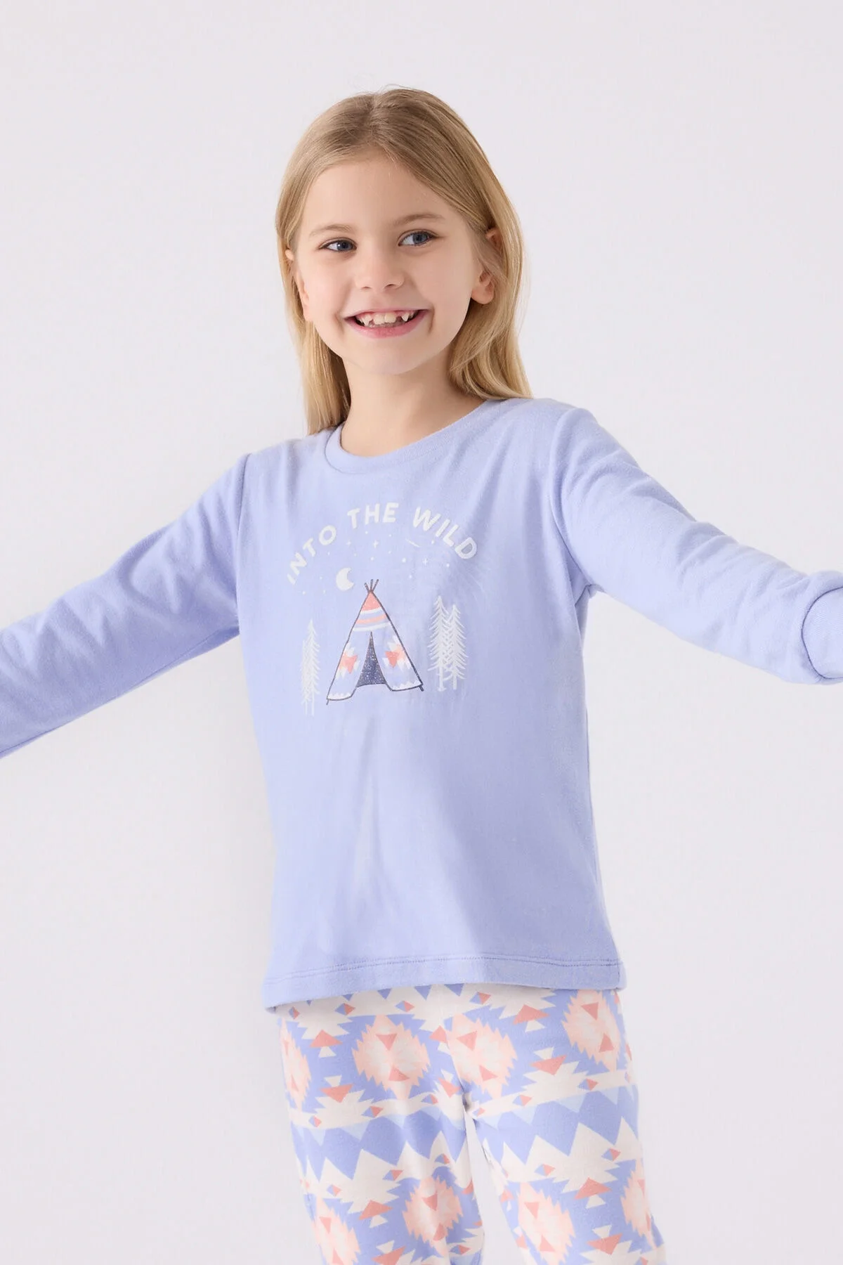 Mavi pijama takımı, kız çocuk, 'Into the Wild' desenli, Arnetta markası, pijama seti, kıyafet, çocuk giyim