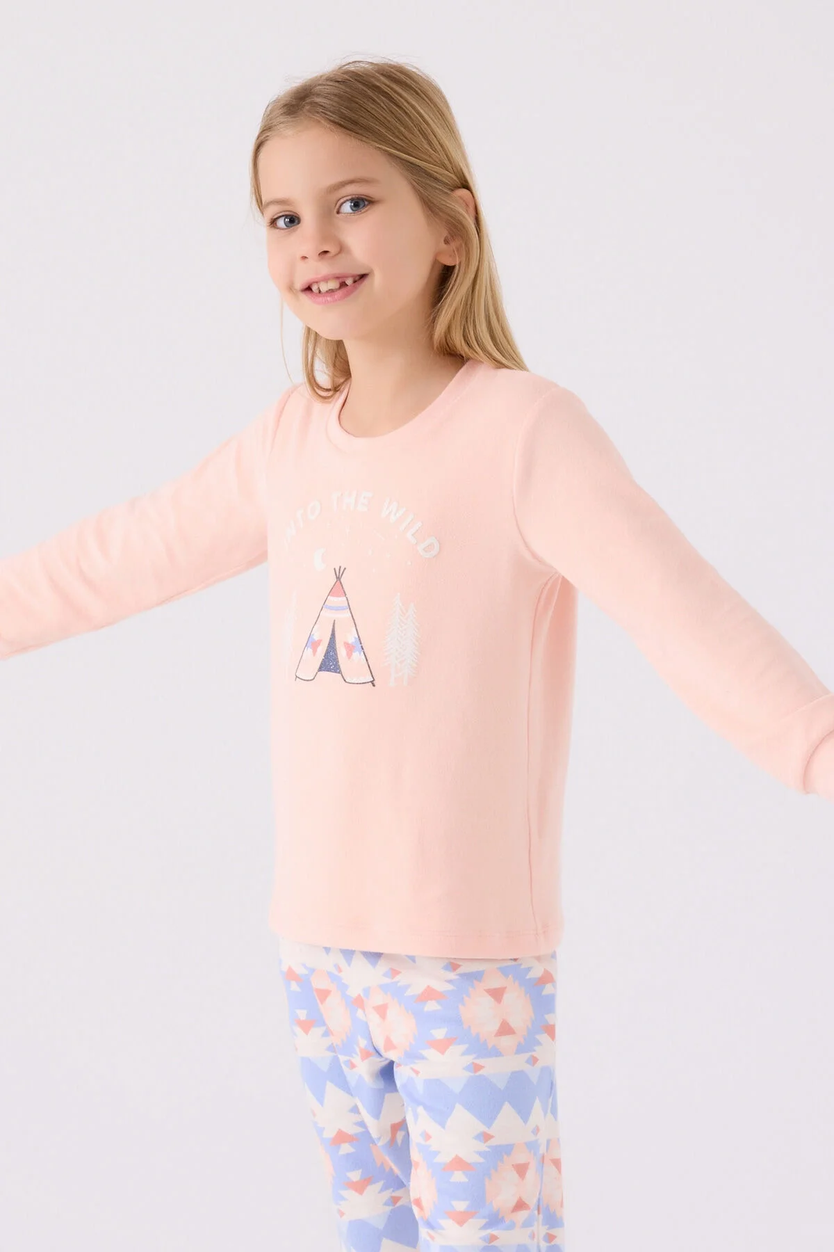 Pembe kız çocuk pijama takımı, Arnetta markası, yıldızlı ve çatı desenli pantolon, çocuk giyim ürünü