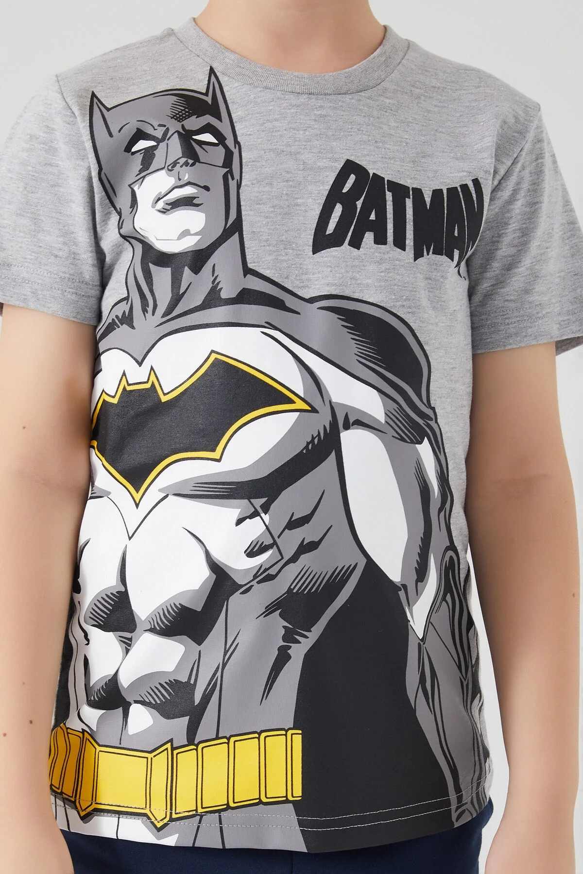 Batman desenli gri tişört ve mavi bermuda takımı, Arnetta marka erkek çocuk giyim seti, çocuk modeli ön görünüm