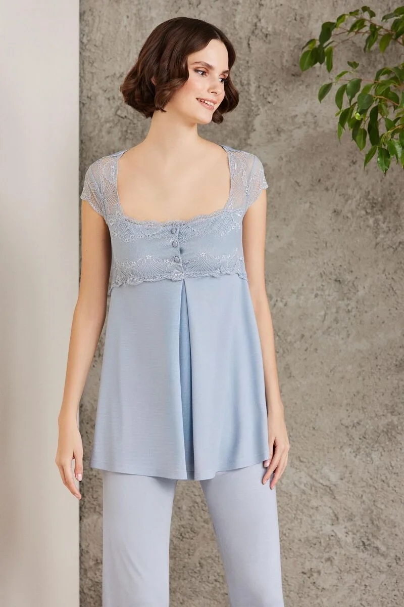 Mist renkli dantelli lohusa pijama takımı, Pierre Cardin markası, üçlü set, kadın pijama, şık kıyafet, kıyafet detayları