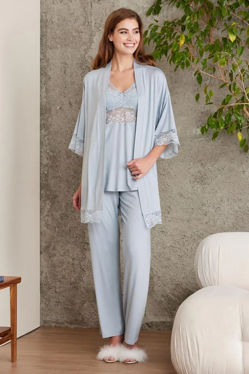 Mist rengi dantelli lohusa pijama takımı, Pierre Cardin markası, 3'lü pijama seti, kumaş detayları ve kumaş dokusu