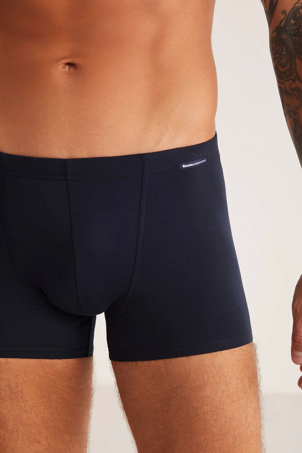 Davide Pamuklu Basic Erkek Boxer, koyu mavi, minimal tasarımlı, kom markası, erkek iç giyim, model ön görünümü