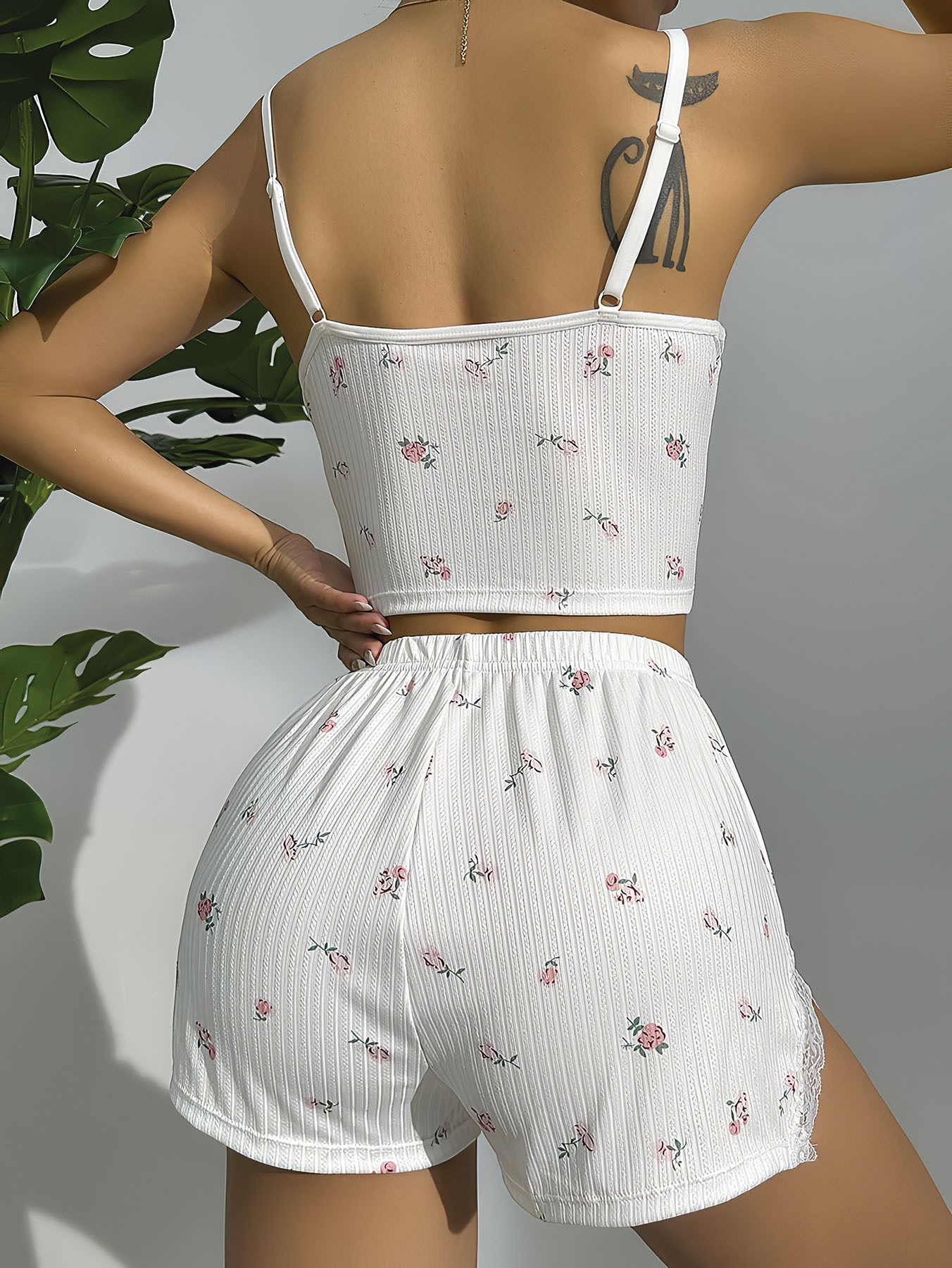 Kadın Çiçek Desenli Şortlu Pijama Takımı