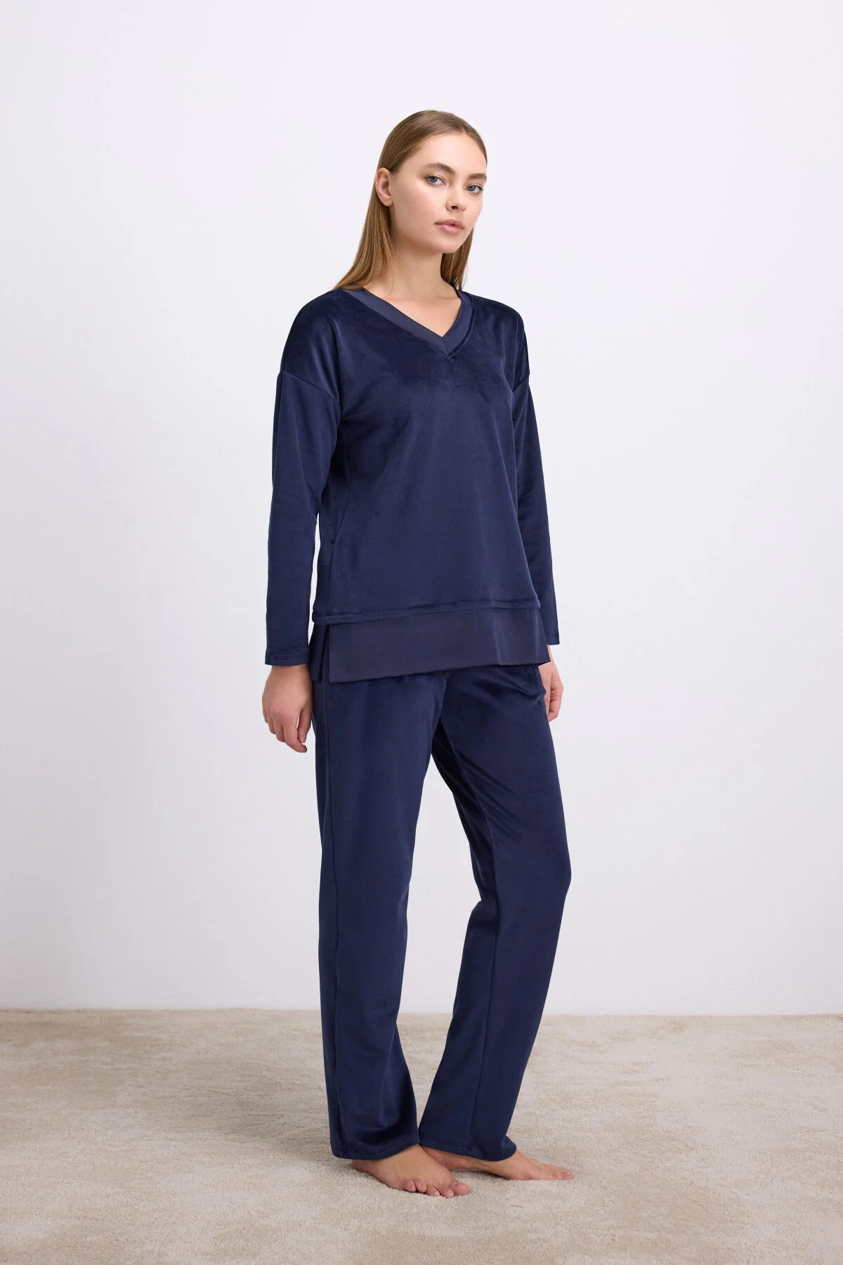 Anıl Kadın Uzun Kollu Sweatshirt ve Pantolon Pijama Takımı Konforlu Uyku & Ev Giyimi 11573 Pijama Takımları Toptan