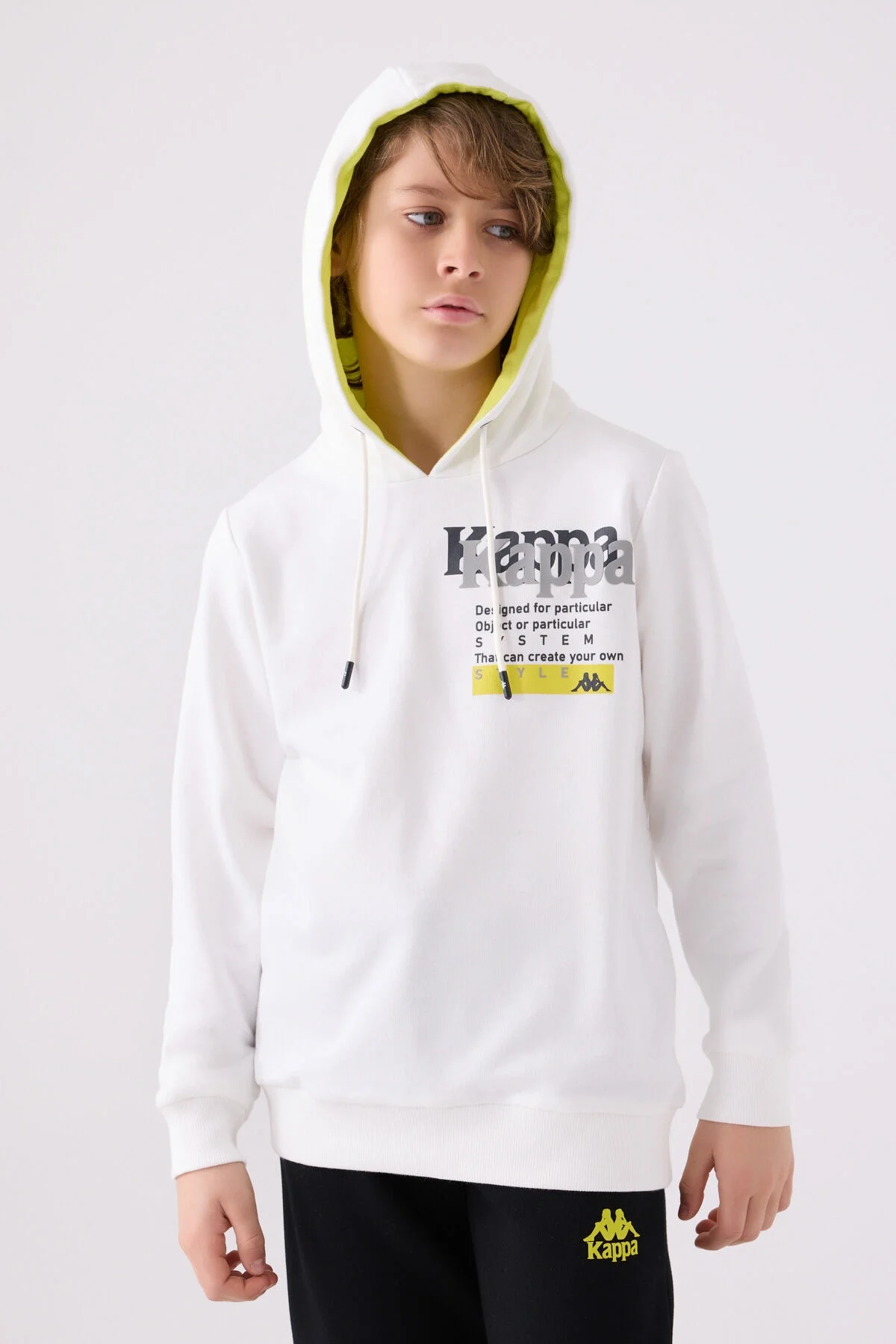 Kappa Erkek Çocuk Beyaz Sweatshirt, sarı kapüşonlu, ön yazım ve marka logosu, çocuk giyim, spor stil