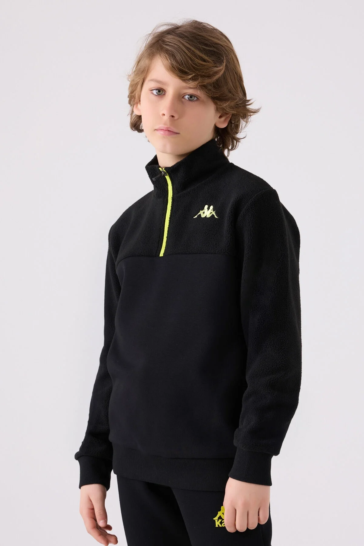 Kappa Erkek Çocuk Siyah Sweatshirt, yarı zip, neon sarı detaylar, Arnetta marka, çocuk giyim, spor ve günlük kıyafet
