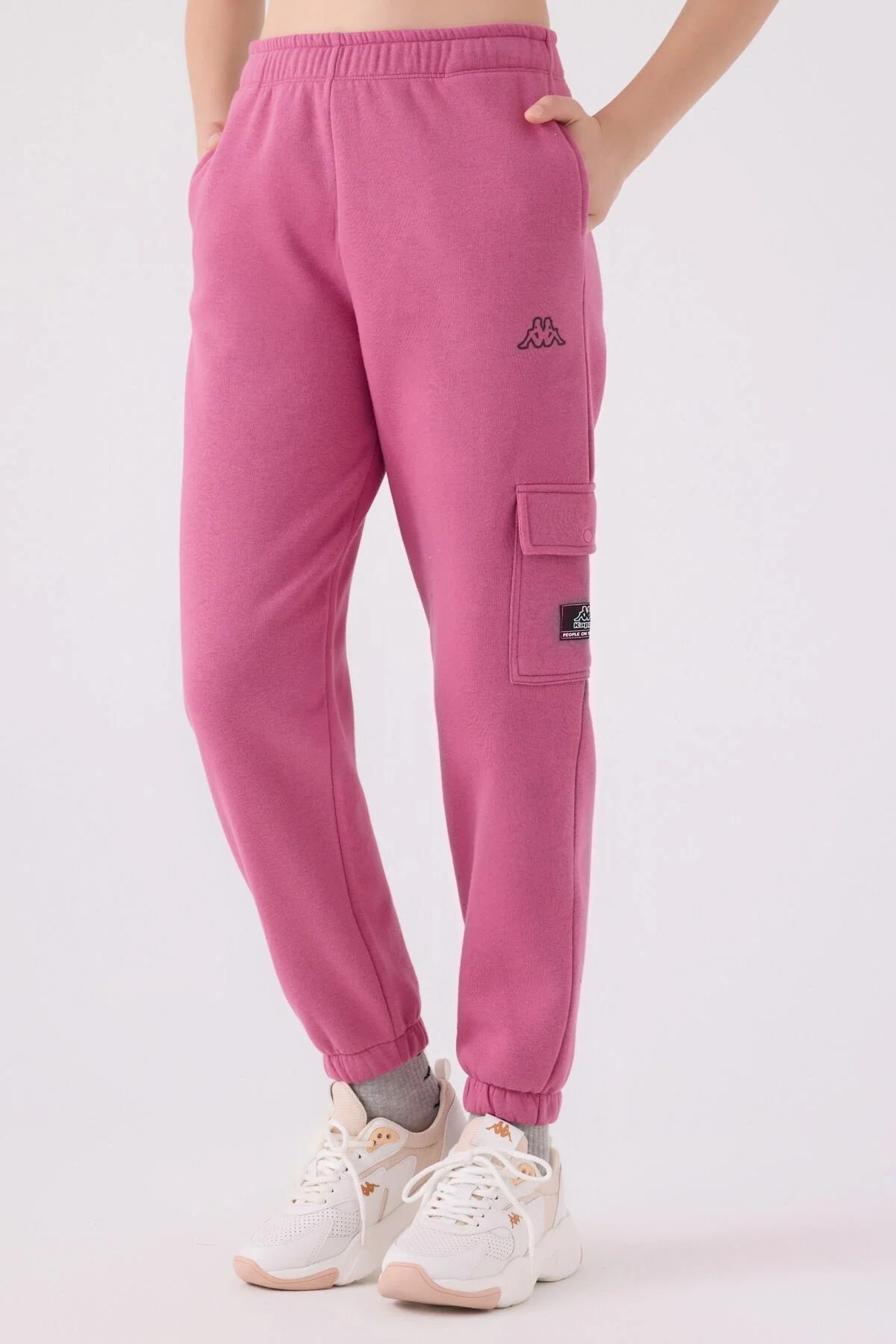 Kappa Kız Çocuk Mor Eşofman Altı, kargo cebi ve marka logosuyla modern spor stil, Arnetta markası