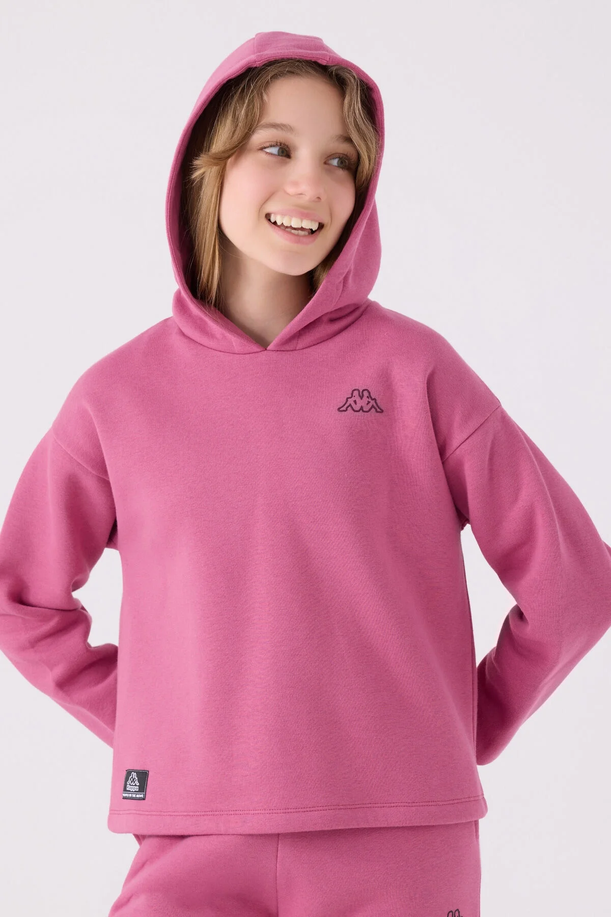 Kappa Kız Çocuk Pembe Sweatshirt, ön ve yan görünüm, Arnetta marka, rahat kesim, kapağı ve marka logosu