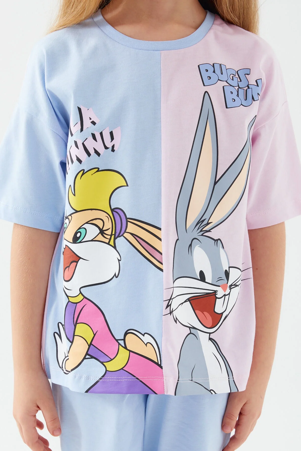 Mavi kapri takımı, Looney Tunes karakterleri, kız çocuk giyim, Arnetta markası, ön ve yan görünüm, beyaz arka plan