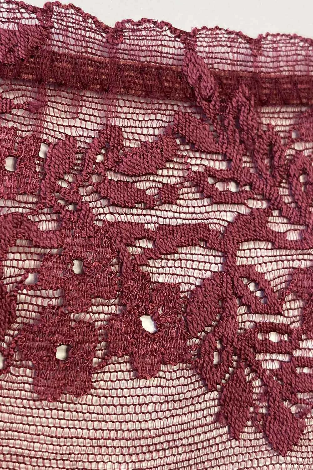 Kırmızı dantel dantel string, kom marka kadın külot, şık desenli iç giyim ürün görseli