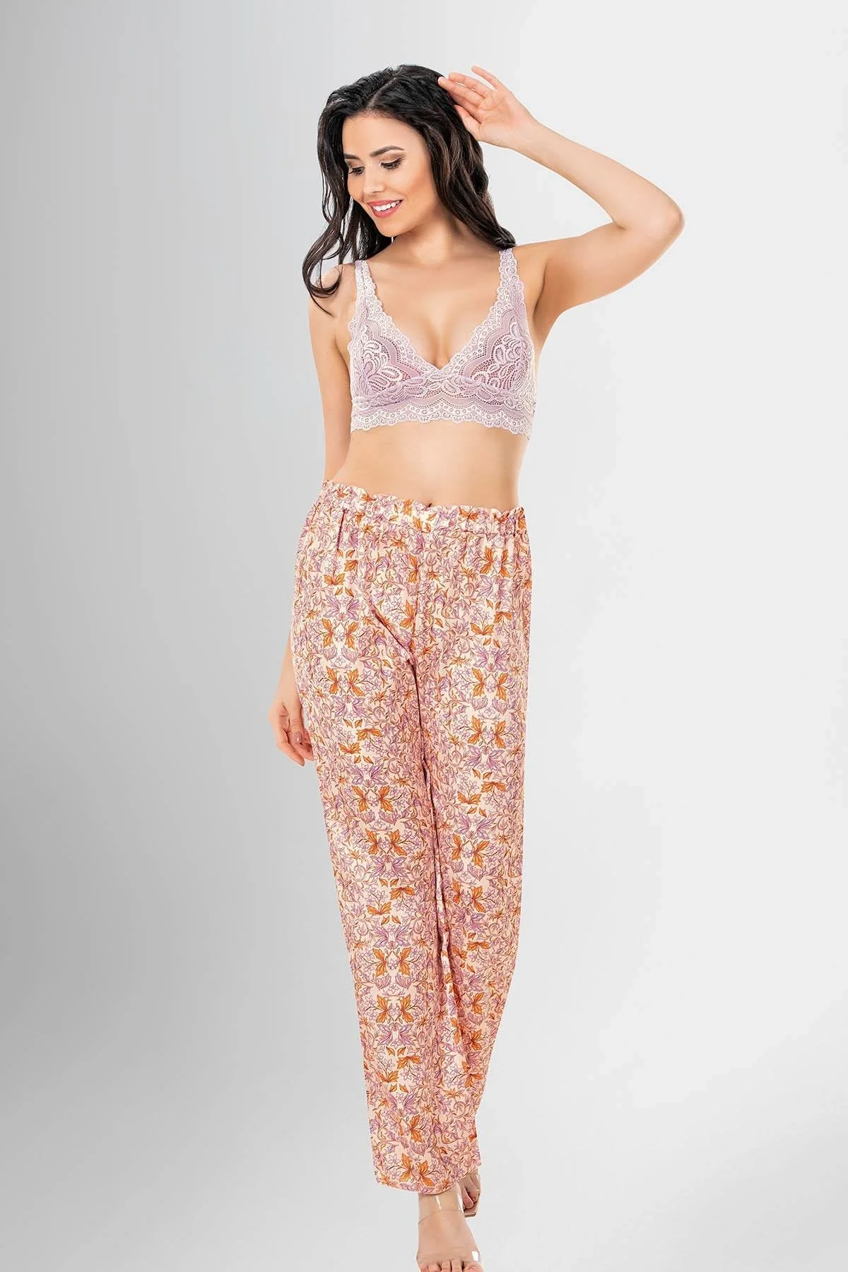Loriva 3'lü Pijama Takımı Desenli 1950, Ahu marka kadın pijama seti, çiçek desenli, krem ve mor tonlarında, 1950 stilinde