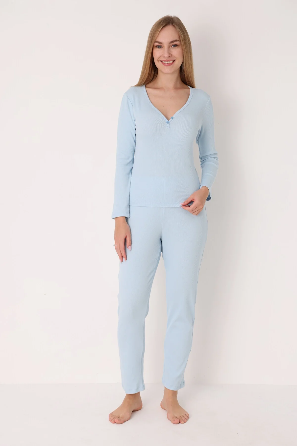Mavi Patlı V Yaka Pijama Takımı, Nbb Markası, Kadın Pijama Takımları, Uzun Kollu, Patlı Desen, Beyaz Arka Plan