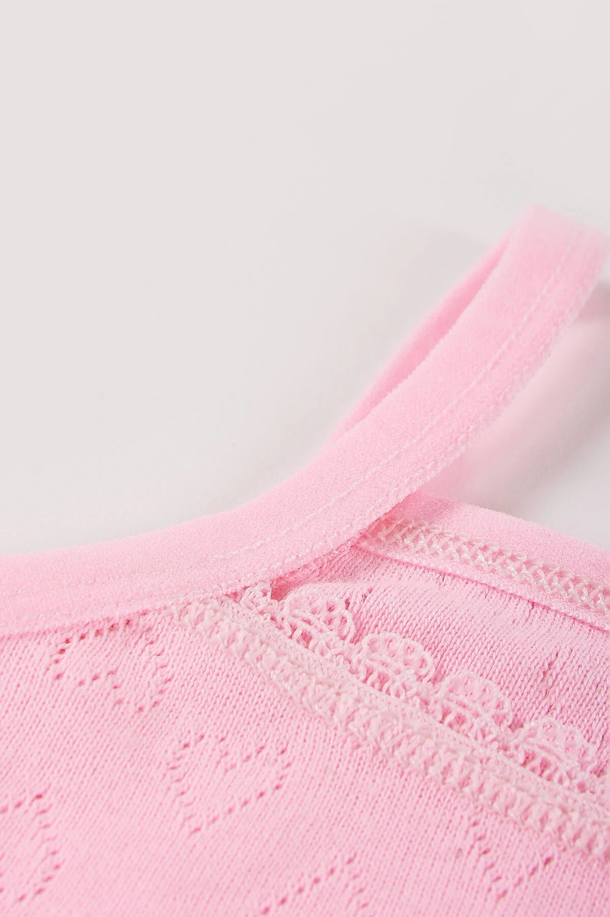 Pembe kalp desenli ip askılı kız çocuk atlet, NBB marka, ön görünüm, dantel detaylı, atlet & fanilla kategorisi