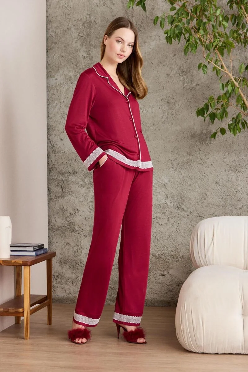 Pierre Cardin Penye Biyeli Dantelli Kadın Pijama Takımı 2200 Bordo, uzun kollu ve pantolonlu, beyaz dantel detaylı, rahat iç giyim