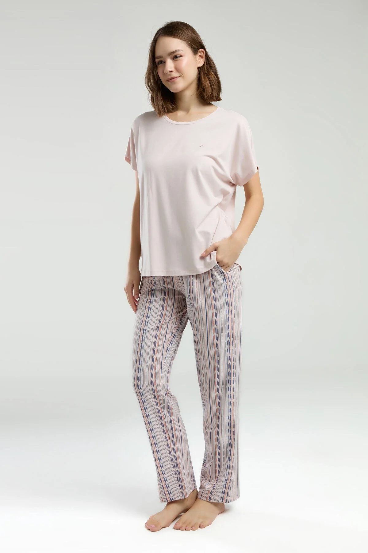 Pembe pijama takımı, kadın pijama üstü ve desenli pantolon, rahat günlük iç giyim, Arnetta markası
