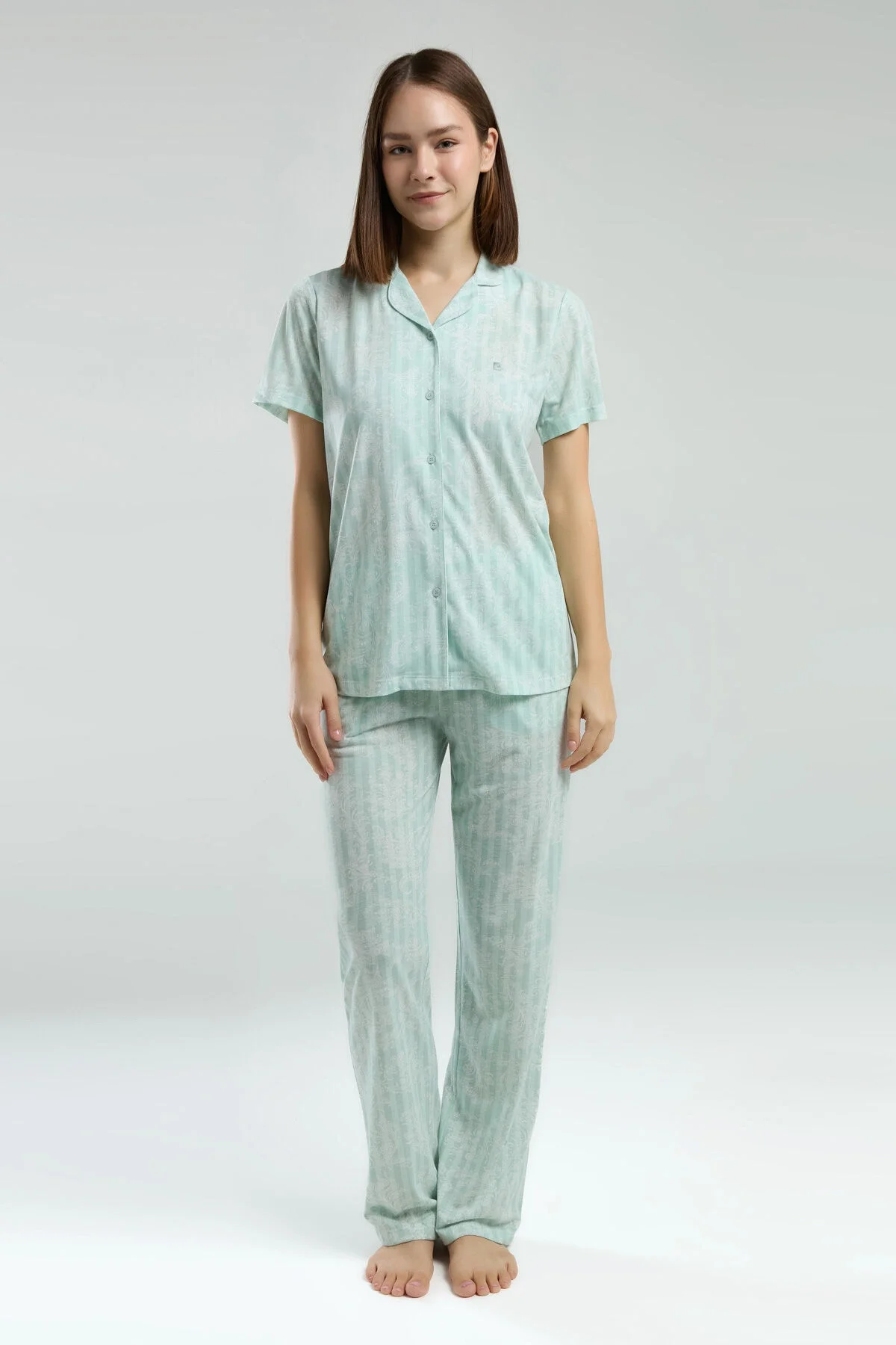 Yeşil desenli Pierre Cardin kadının pijama üstü, kısa kollu, düğmeli, rahat kıyafet, Arnetta markası