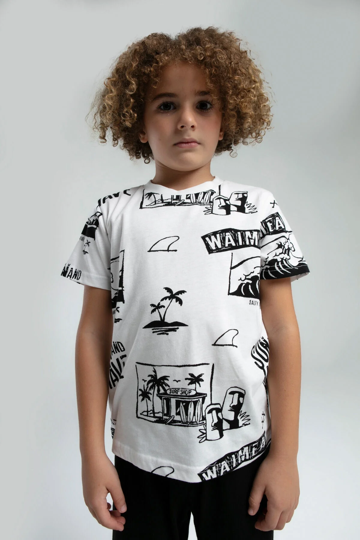 Beyaz kapri takım, siyah desenli çocuk pijama, Arnetta marka erkek çocuk giyim, ön ve yan görünüm