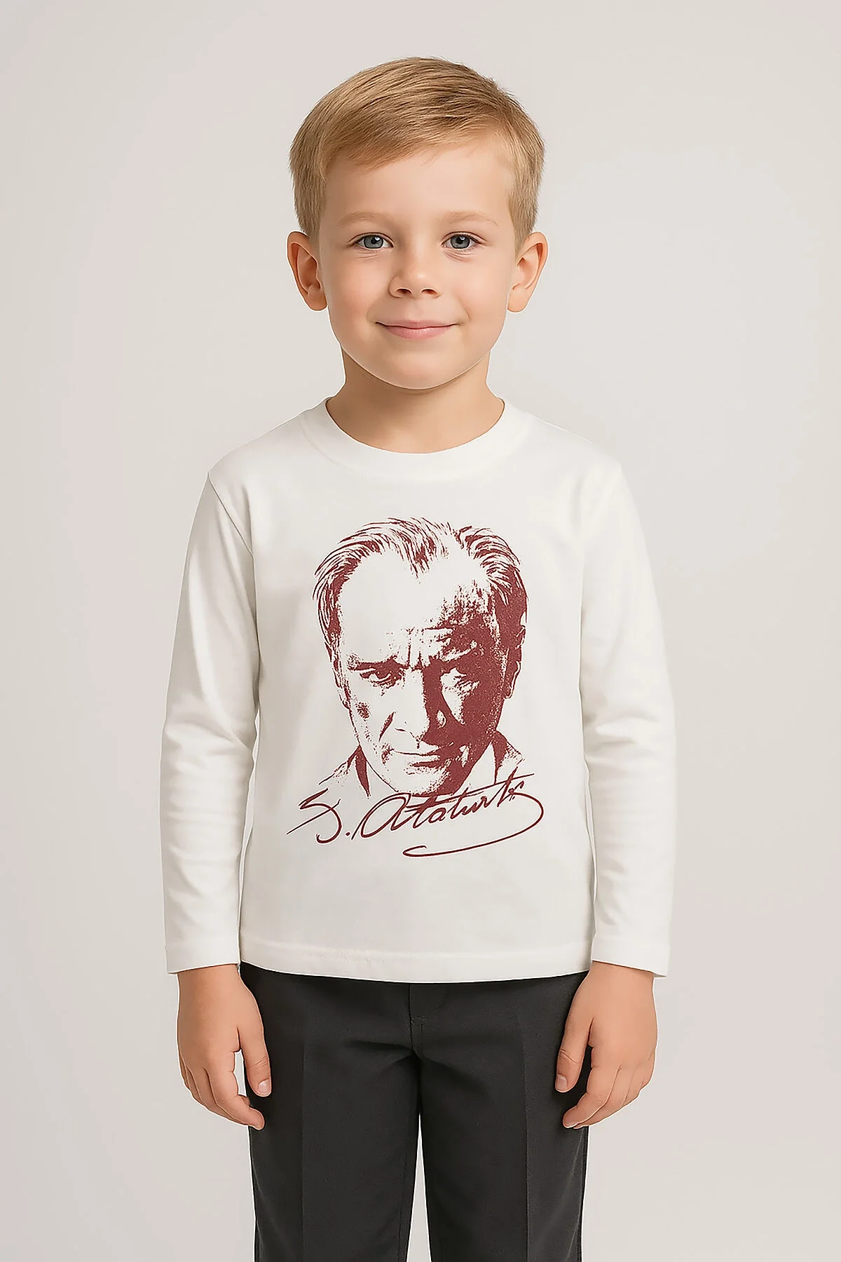Beyaz uzun kollu erkek çocuk T-shirt, Atatürk portresi ve imzası, Arnetta markası, çocuk giyim ürünü