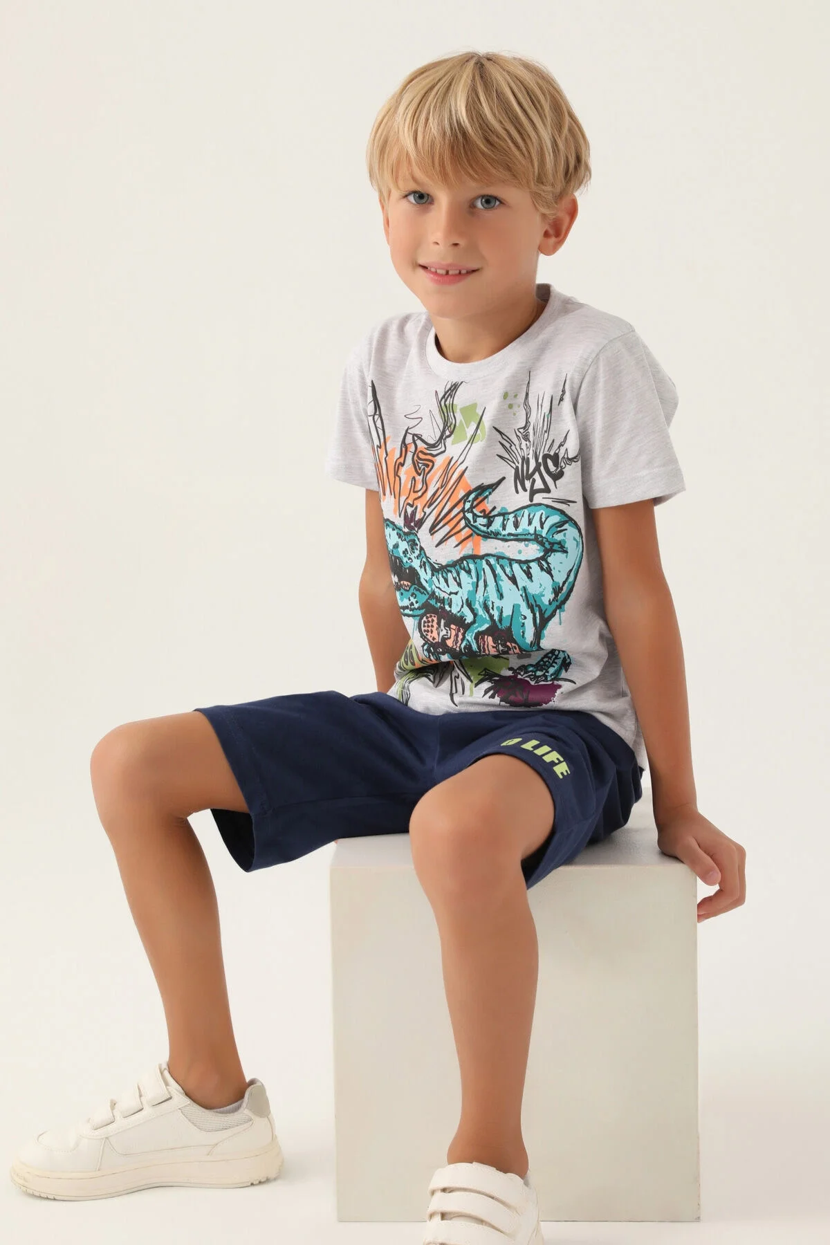 Gri dino desenli erkek çocuk Bermuda takım, Arnetta markası, çocuk giyim, kıyafet, yazlık, spor stil