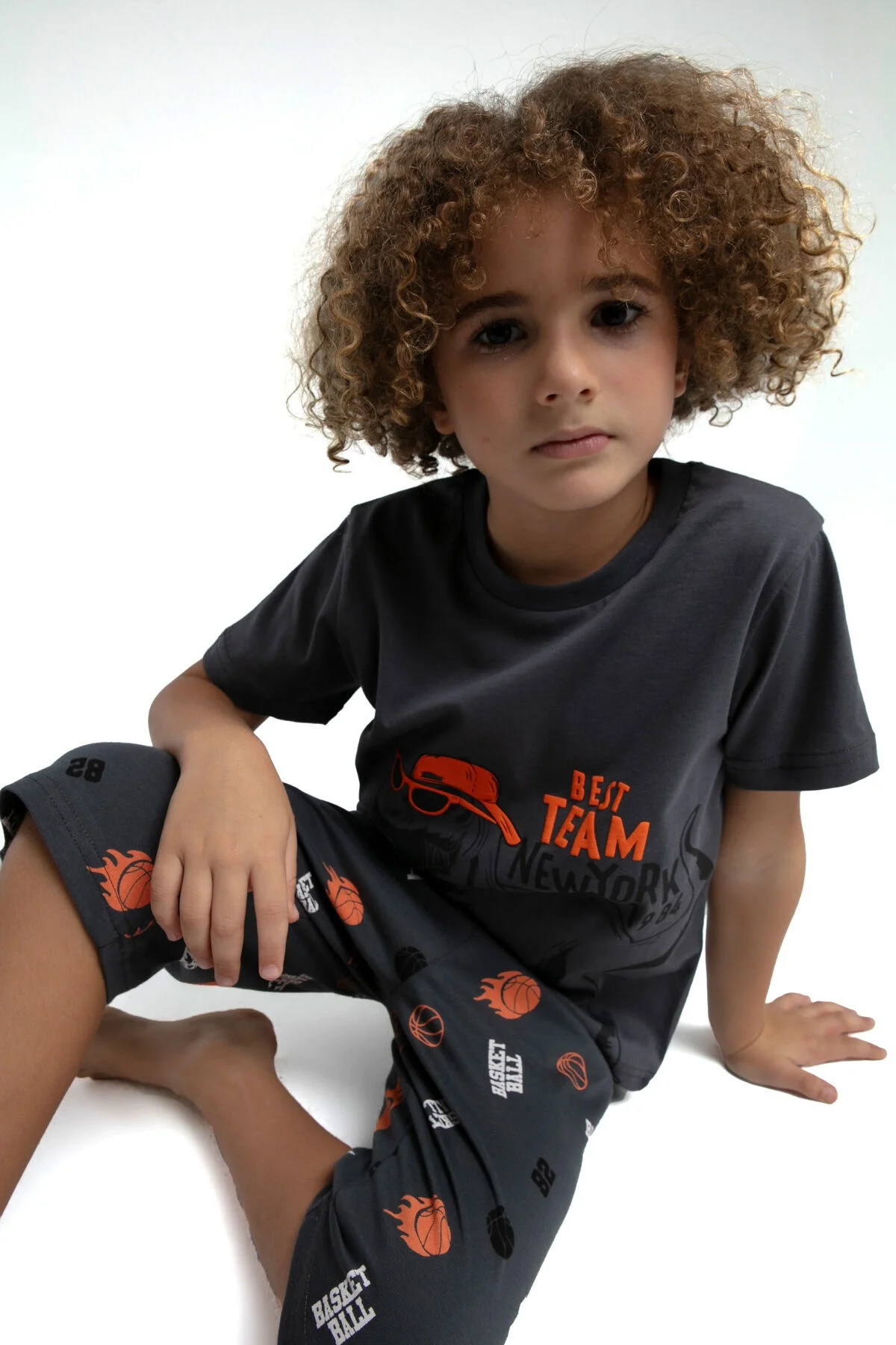 Gri dino ve basketbol desenli erkek çocuk kapri takım, Arnetta marka, çocuk iç giyim, kapri takım, çocuk pijama