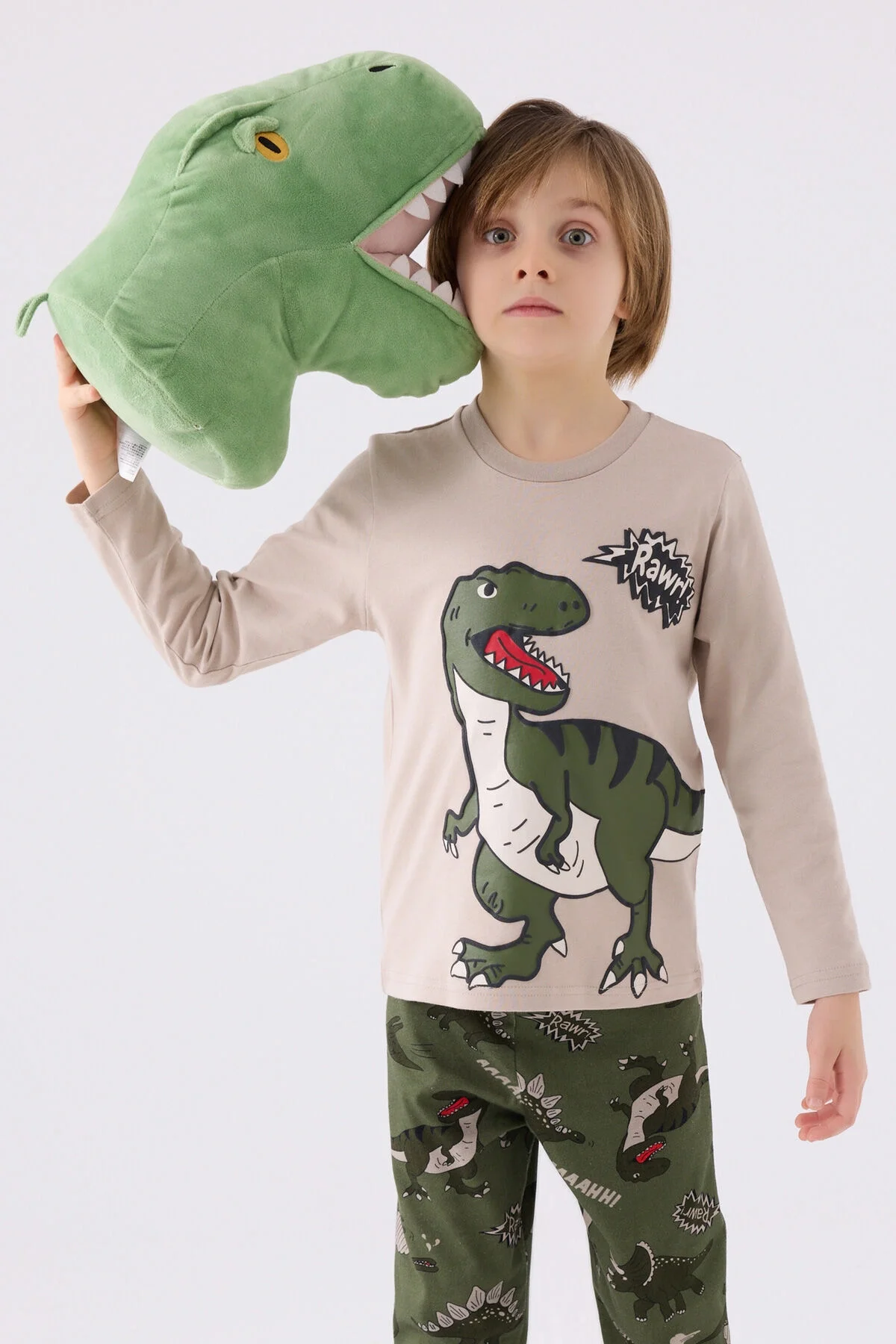 Haki renkli dino motifli erkek çocuk pijama takımı, Arnetta markası, uzun kollu üst ve pantolon, çocuk giyim